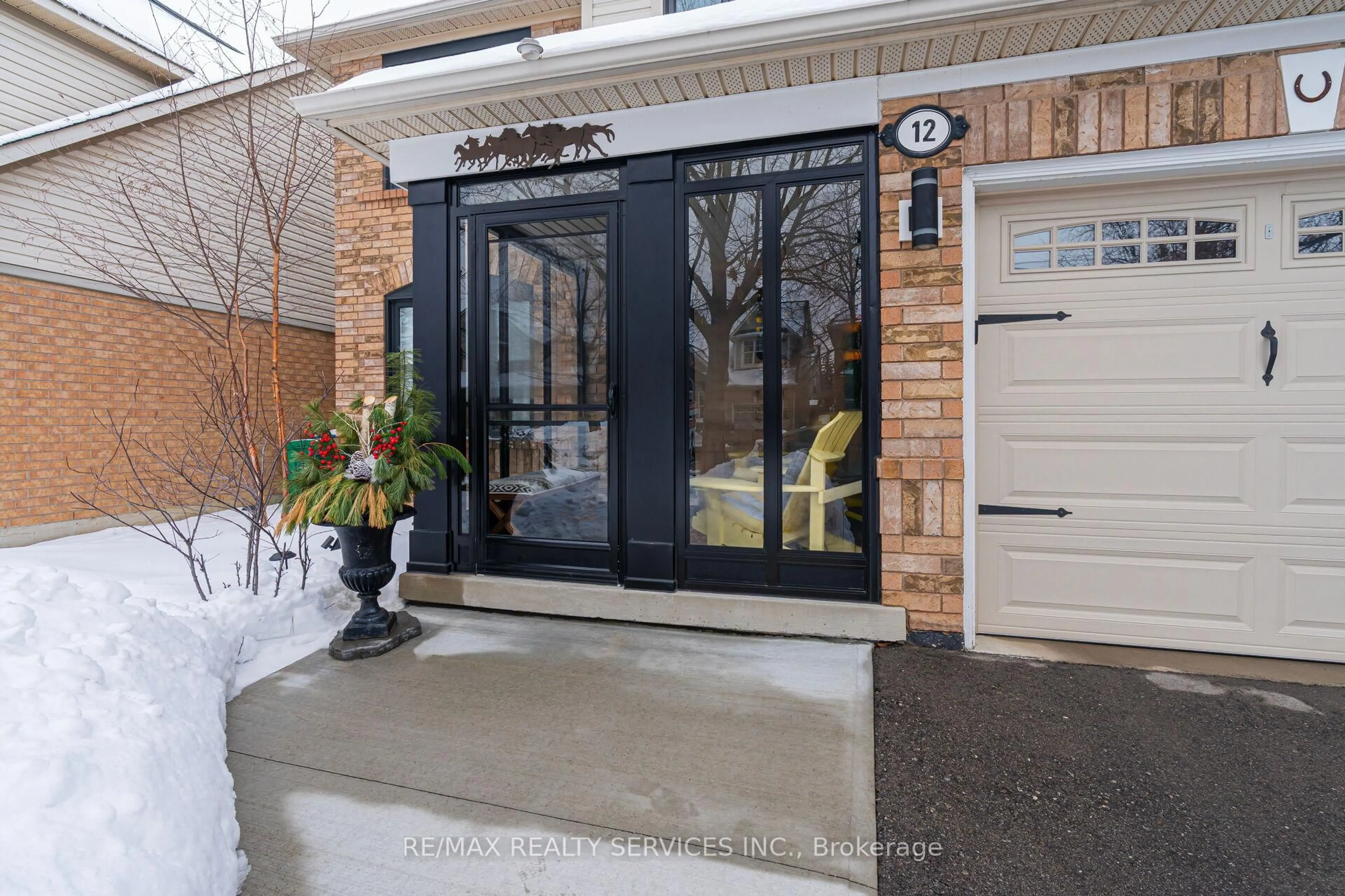 Indoor entryway for 12 Thorpe Cres, Brampton Ontario L7A 1P9