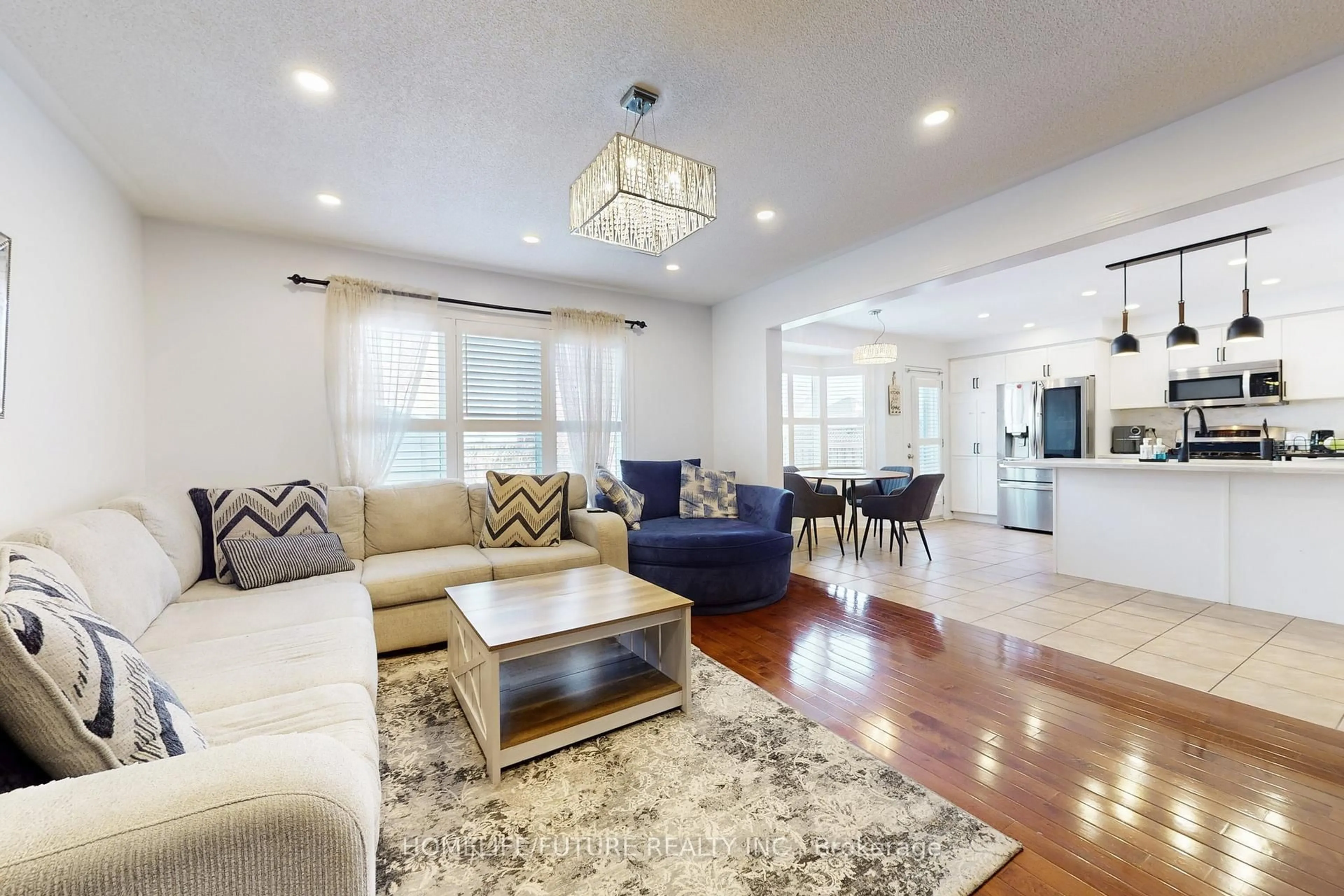 Living room with furniture, unknown for 665 Savoline Blvd, Milton Ontario L9T 0N2