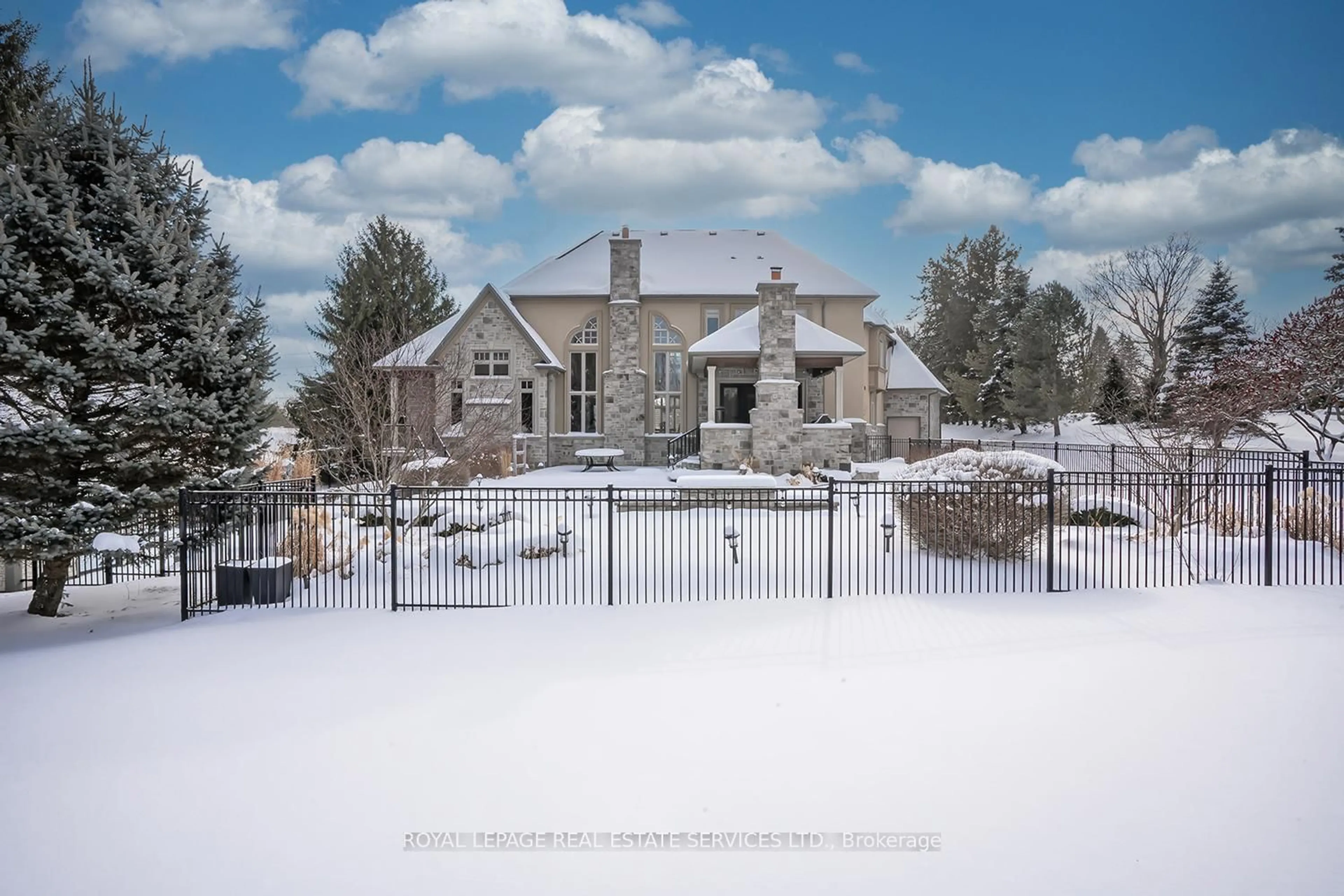 A pic from outside/outdoor area/front of a property/back of a property/a pic from drone, unknown for 2319 Kilbride St, Burlington Ontario L7P 0H7