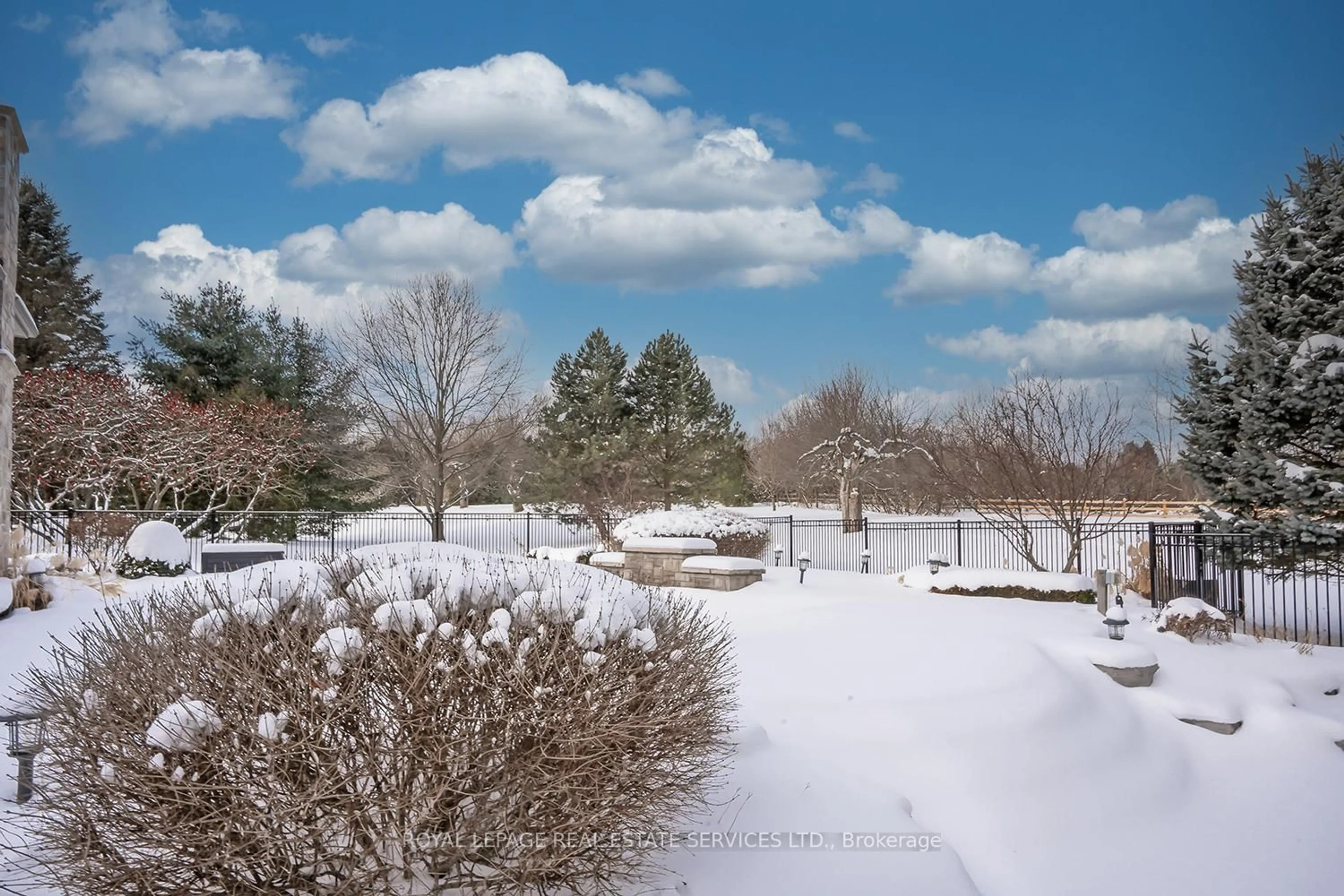 Unknown for 2319 Kilbride St, Burlington Ontario L7P 0H7