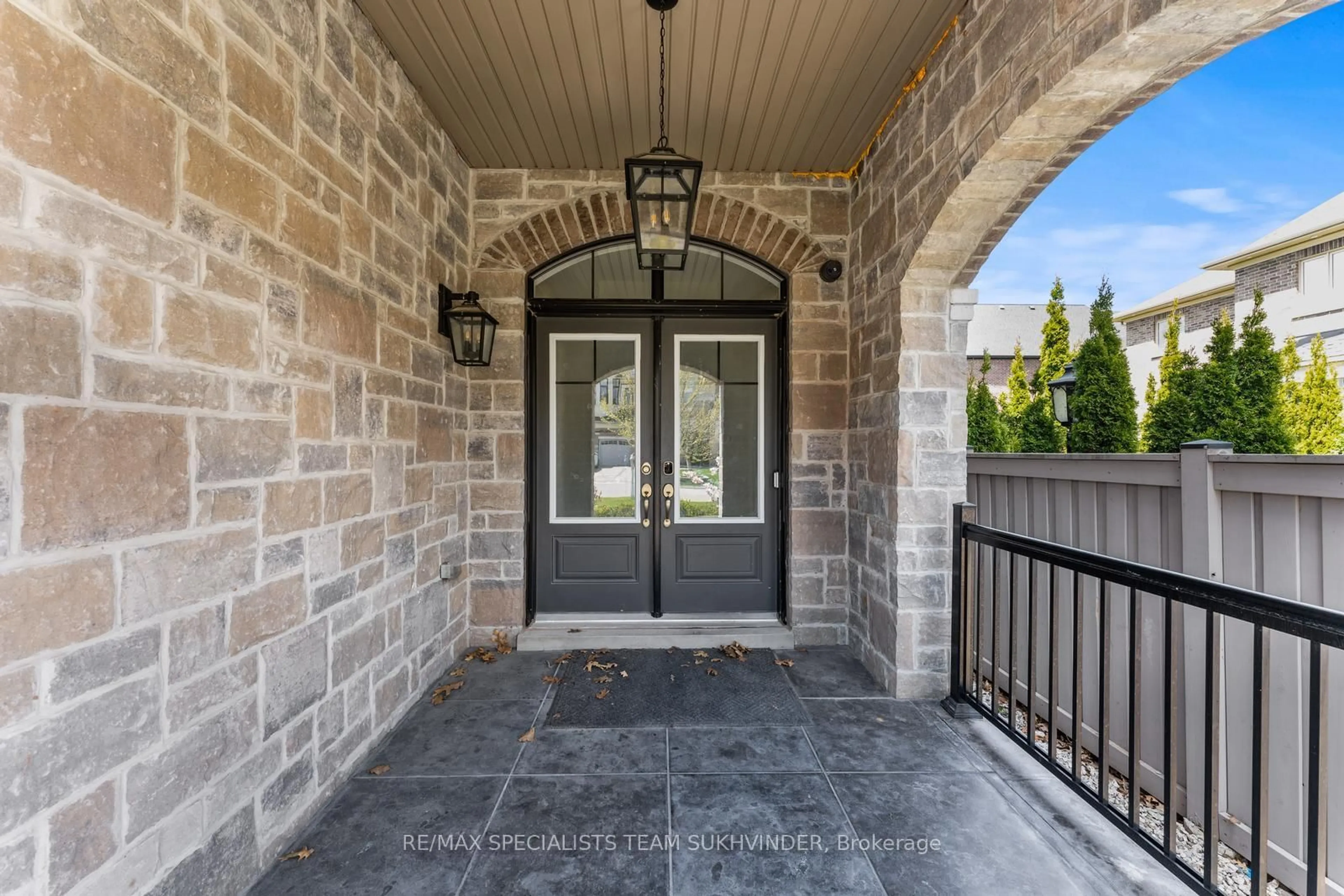 Indoor entryway for 51 Classic Dr, Brampton Ontario L6Y 5H3