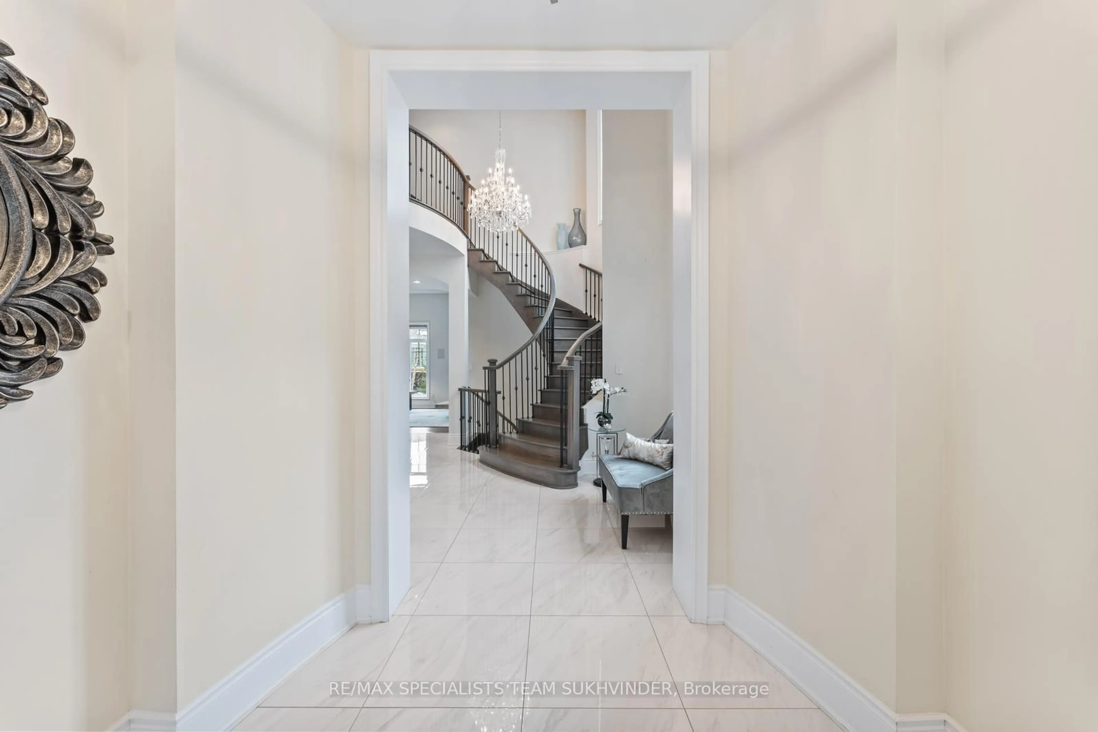Indoor foyer for 51 Classic Dr, Brampton Ontario L6Y 5H3