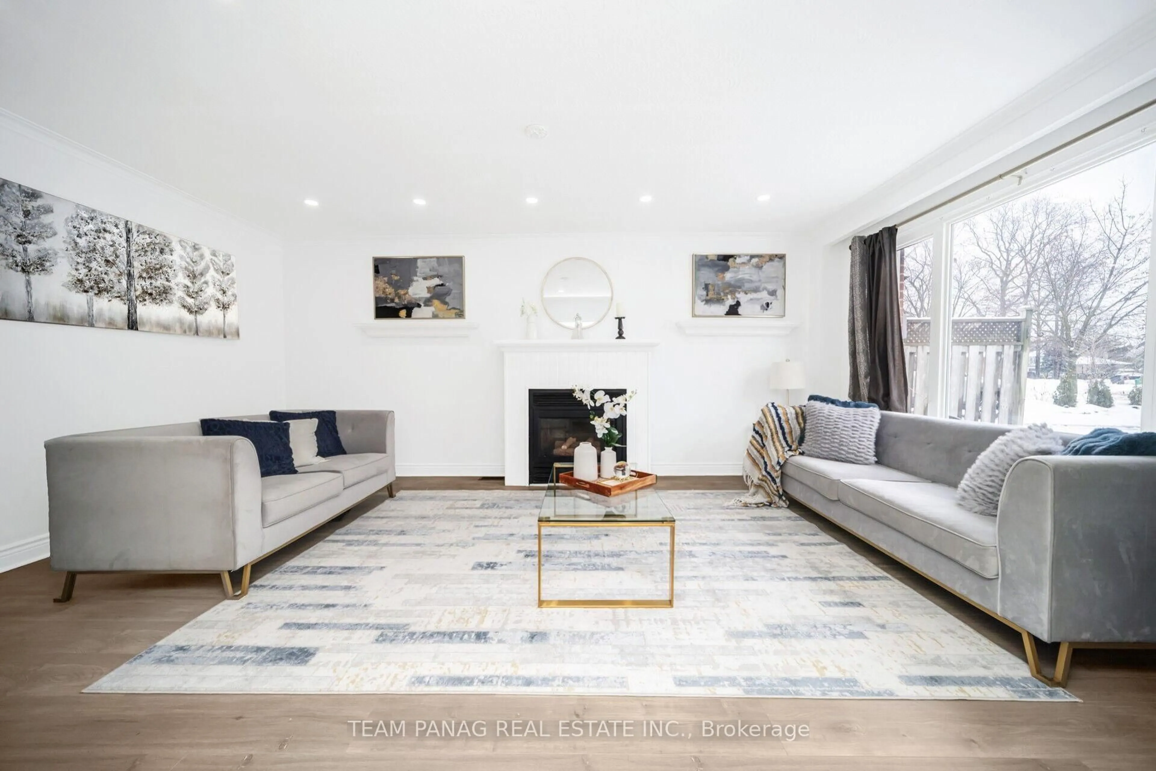 Living room with furniture, unknown for 30 Parkway Ave, Brampton Ontario L6X 2G4