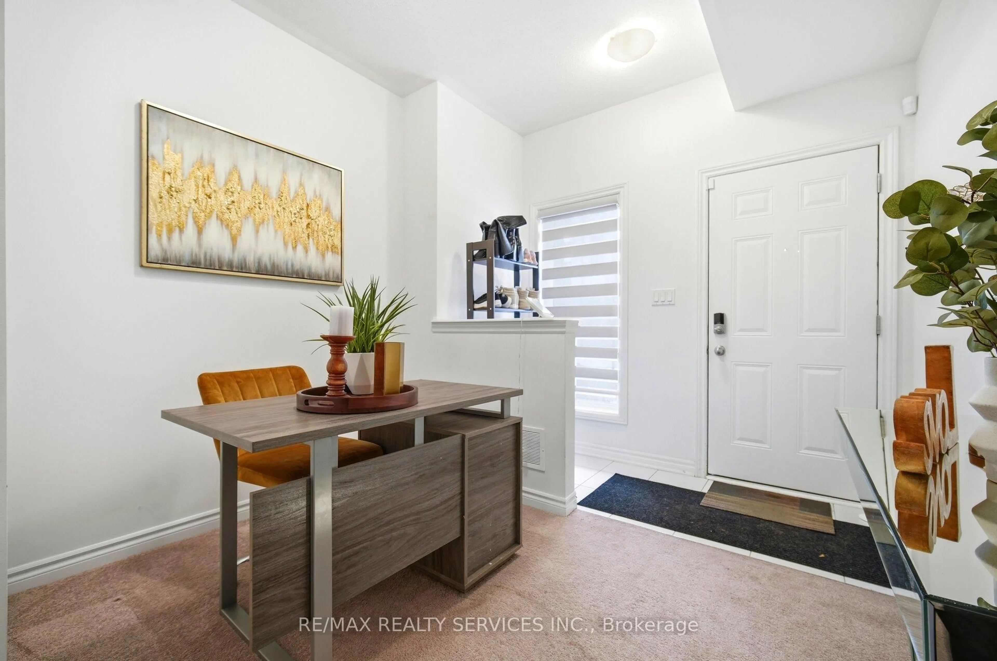 Indoor entryway for 47 Tiveron Ave, Caledon Ontario L7C 4L6