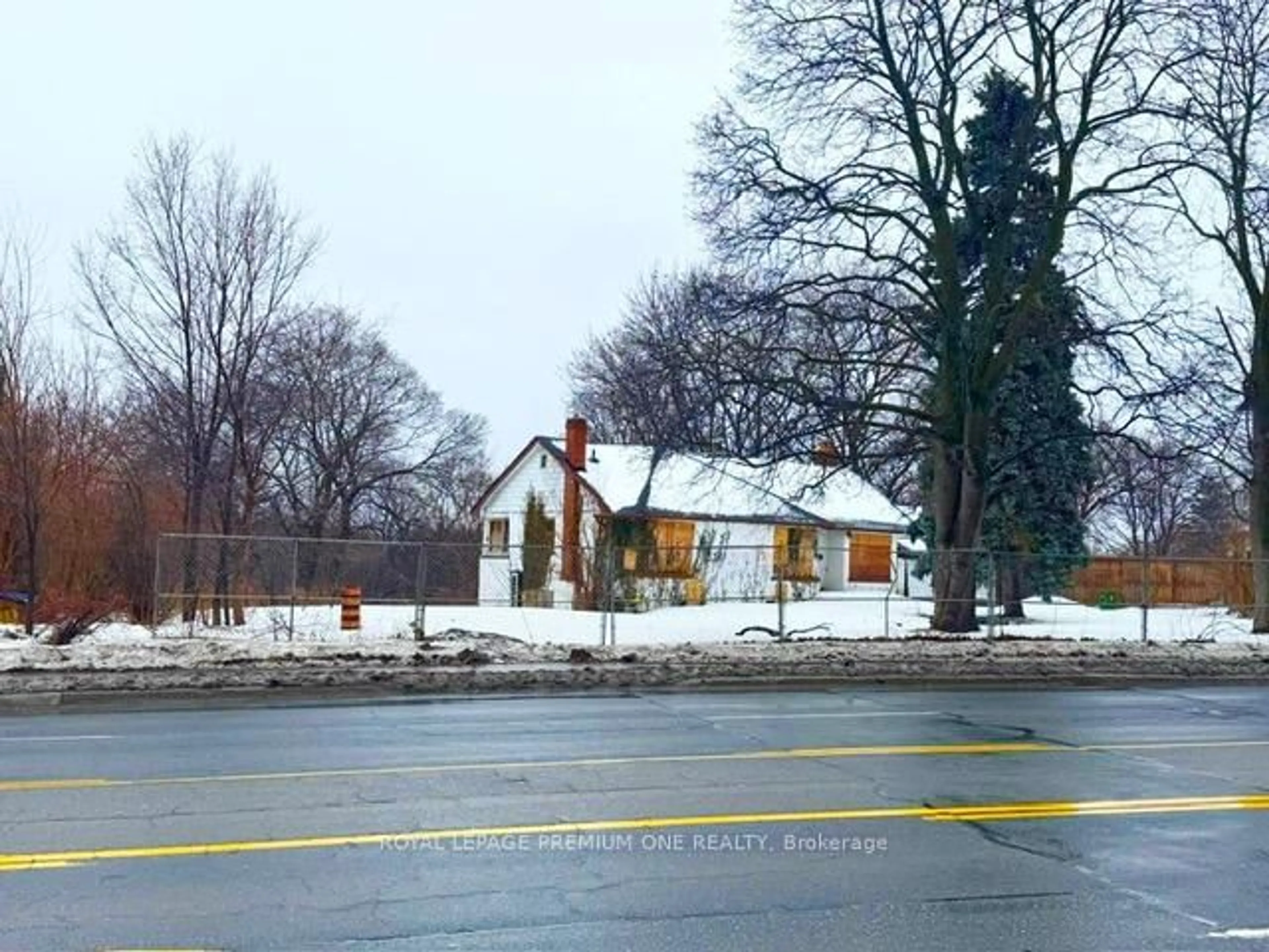 Blurry image for 2986 Weston Rd, Toronto Ontario M6R 2K1