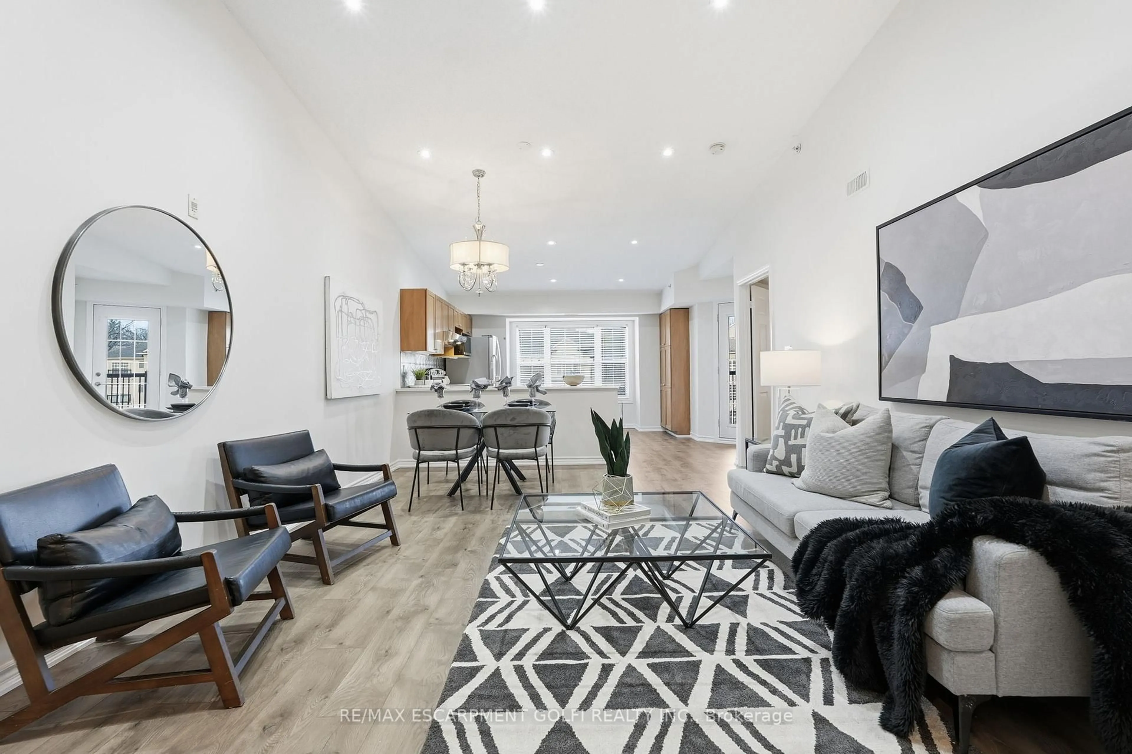 Living room with furniture, unknown for 2035 Appleby Line #411, Burlington Ontario L7L 7G8