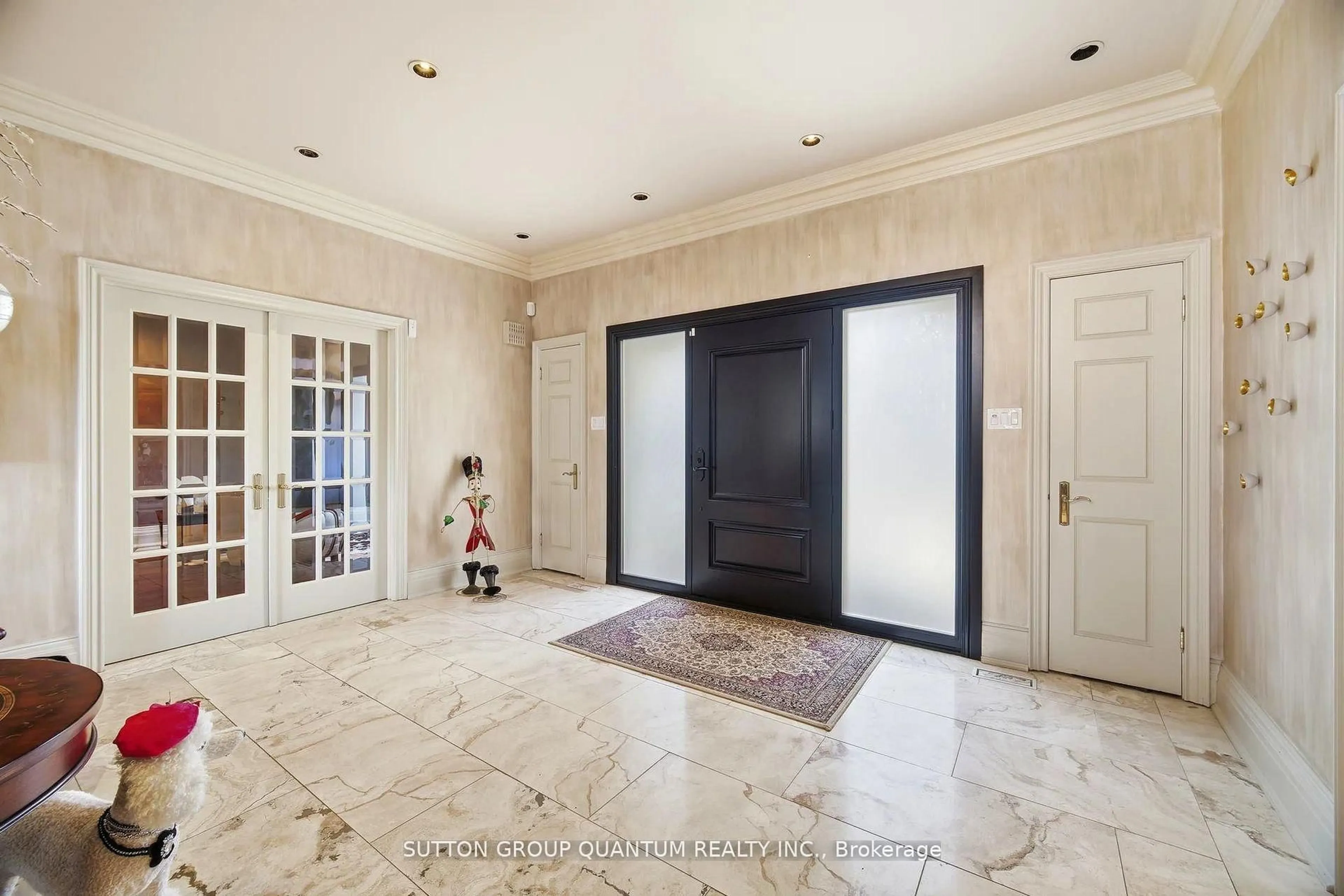 Indoor foyer for 1080 Geran Cres, Mississauga Ontario L5H 4A6