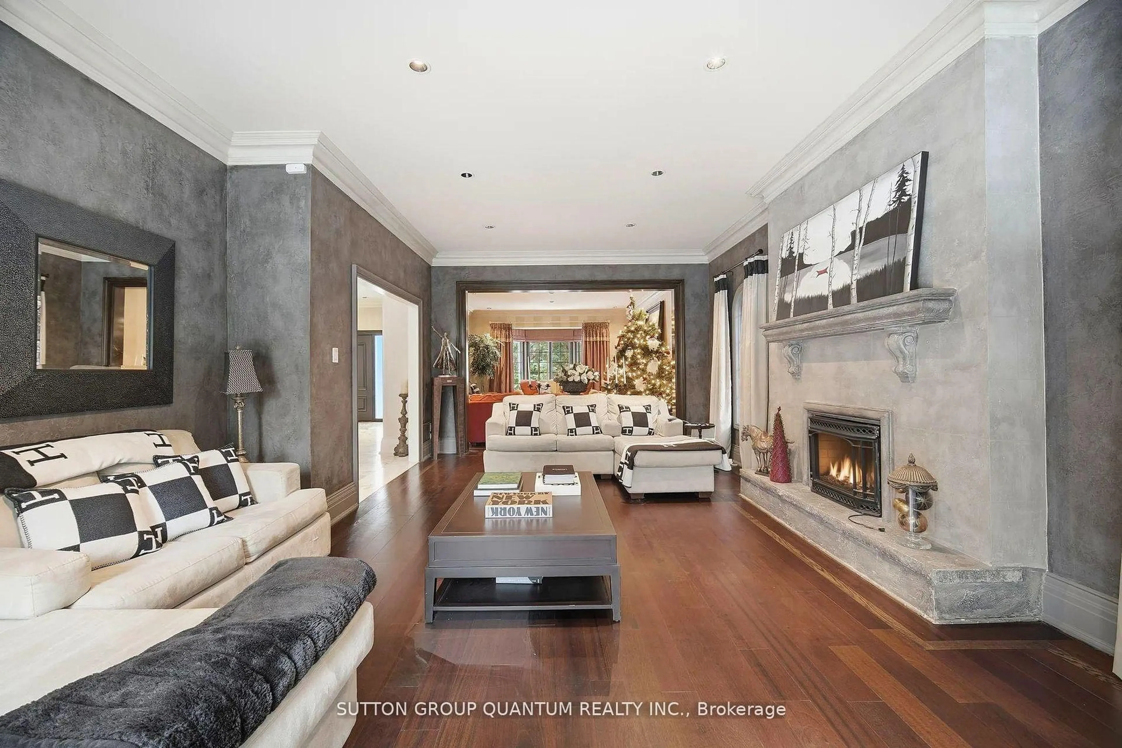 Living room with furniture, unknown for 1080 Geran Cres, Mississauga Ontario L5H 4A6