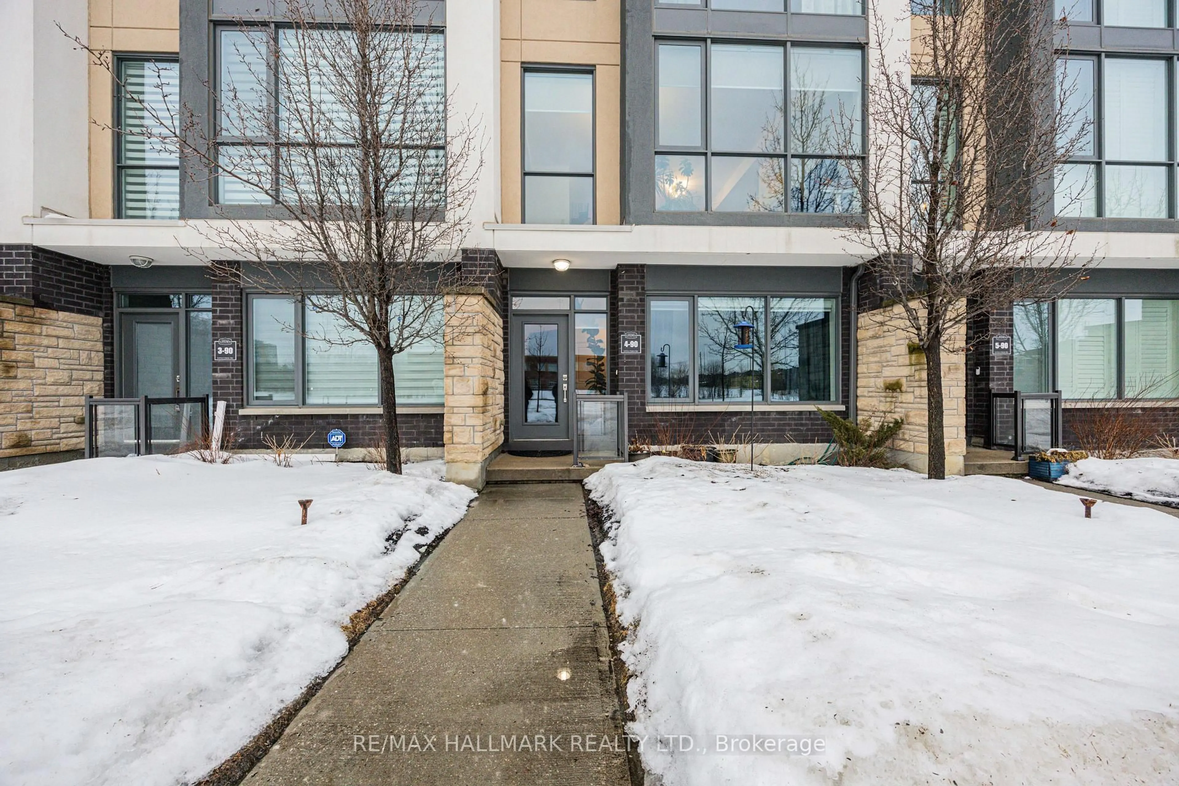 Unknown for 90 Little Creek Rd #4, Mississauga Ontario L5R 0E9