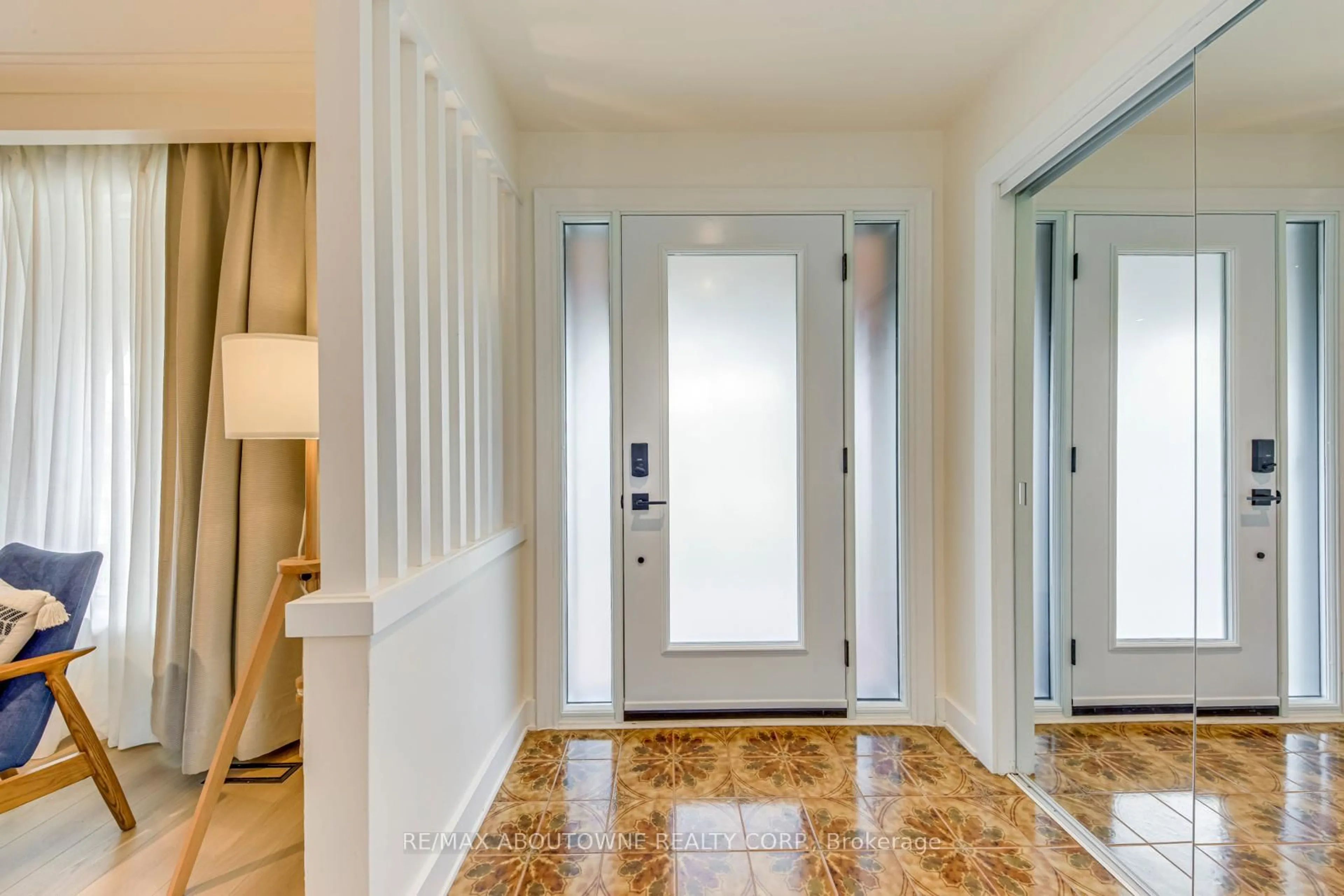 Indoor entryway for 7 Ivybridge Dr, Toronto Ontario M9C 3R2