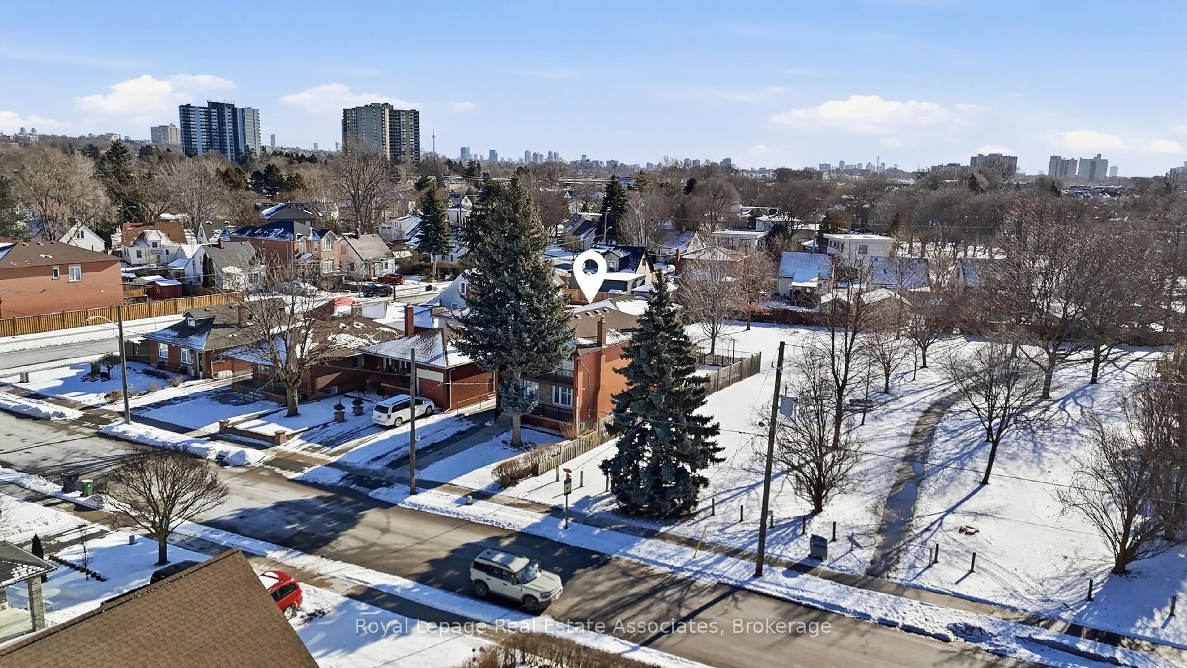 A pic from outside/outdoor area/front of a property/back of a property/a pic from drone, city buildings view from balcony for 117 Harding Ave, Toronto Ontario M6M 3A4