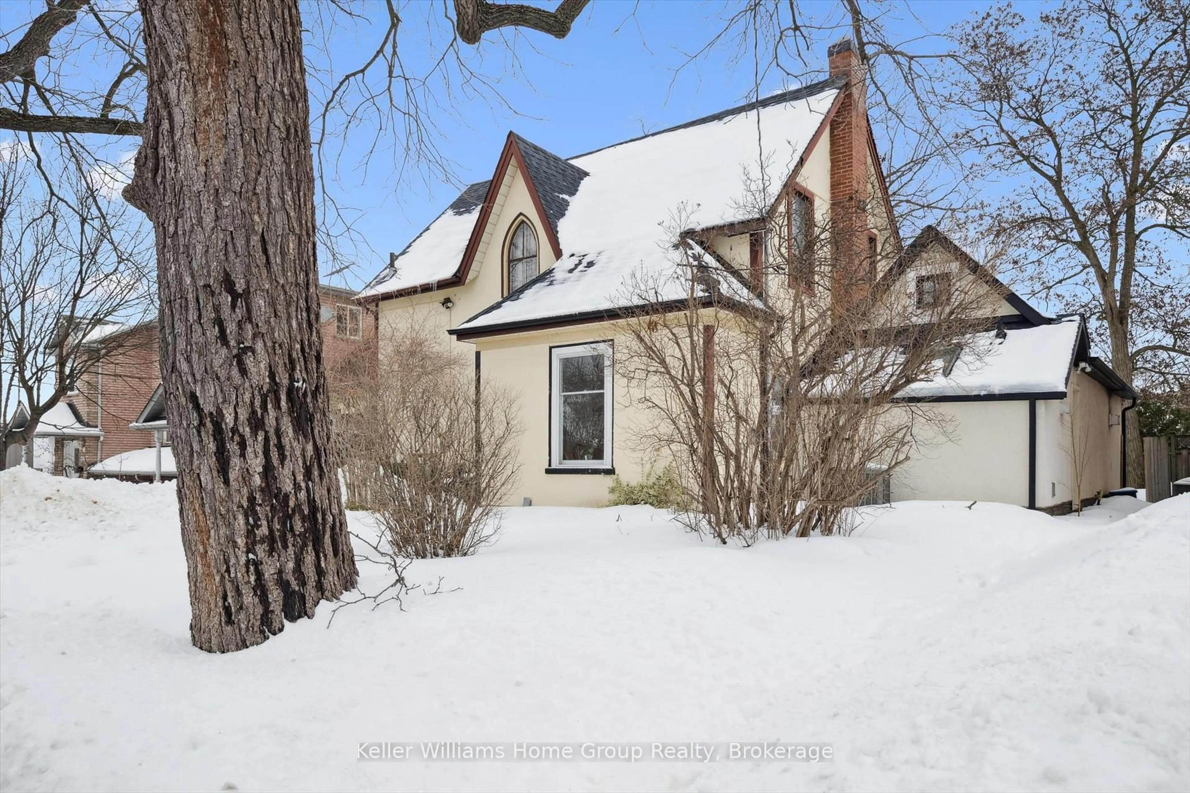 A pic from outside/outdoor area/front of a property/back of a property/a pic from drone, street for 17 Archibald St, Brampton Ontario L6X 1M1