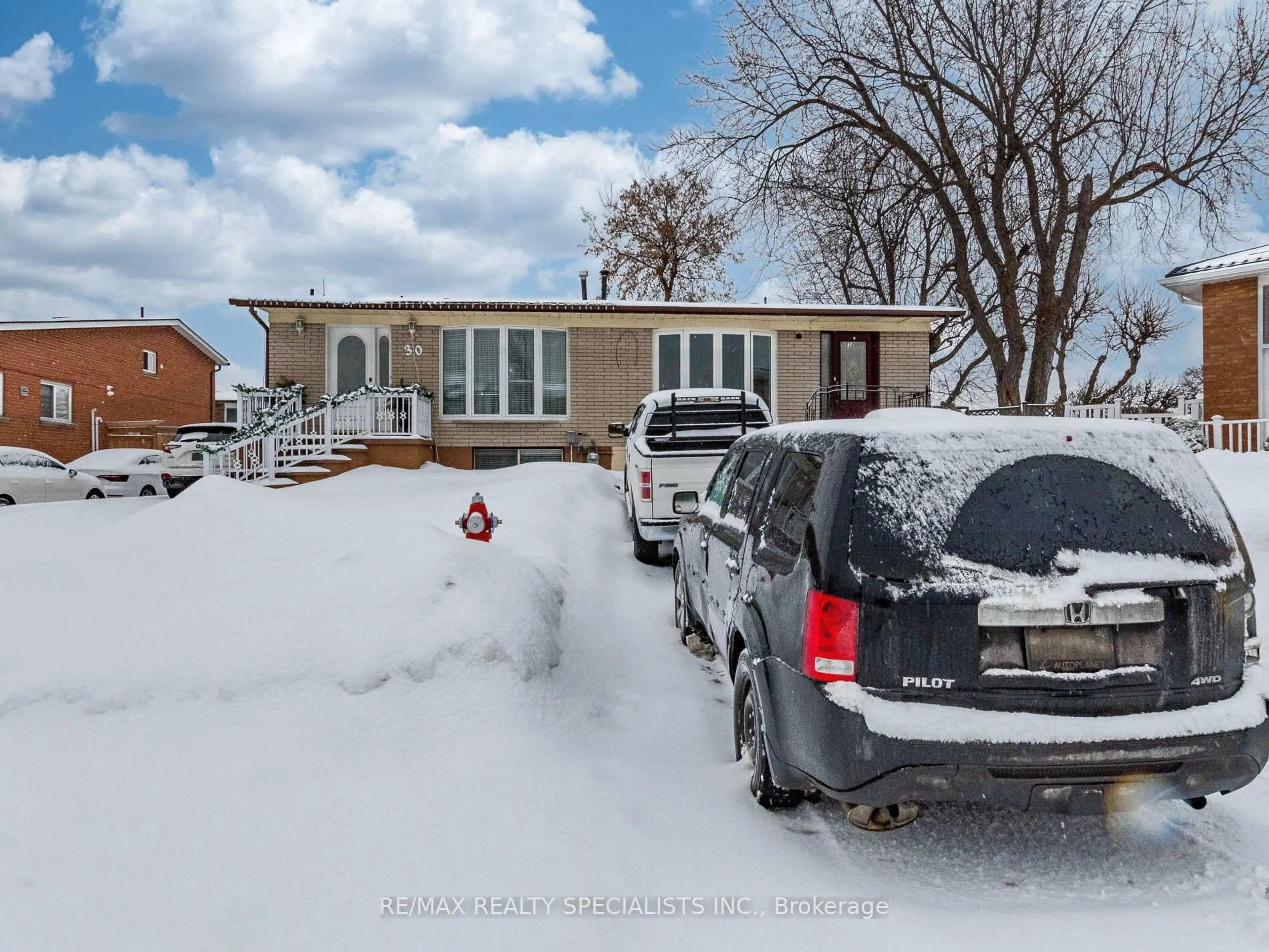 Unknown for 32 Sharon Crt, Brampton Ontario L6W 3B7