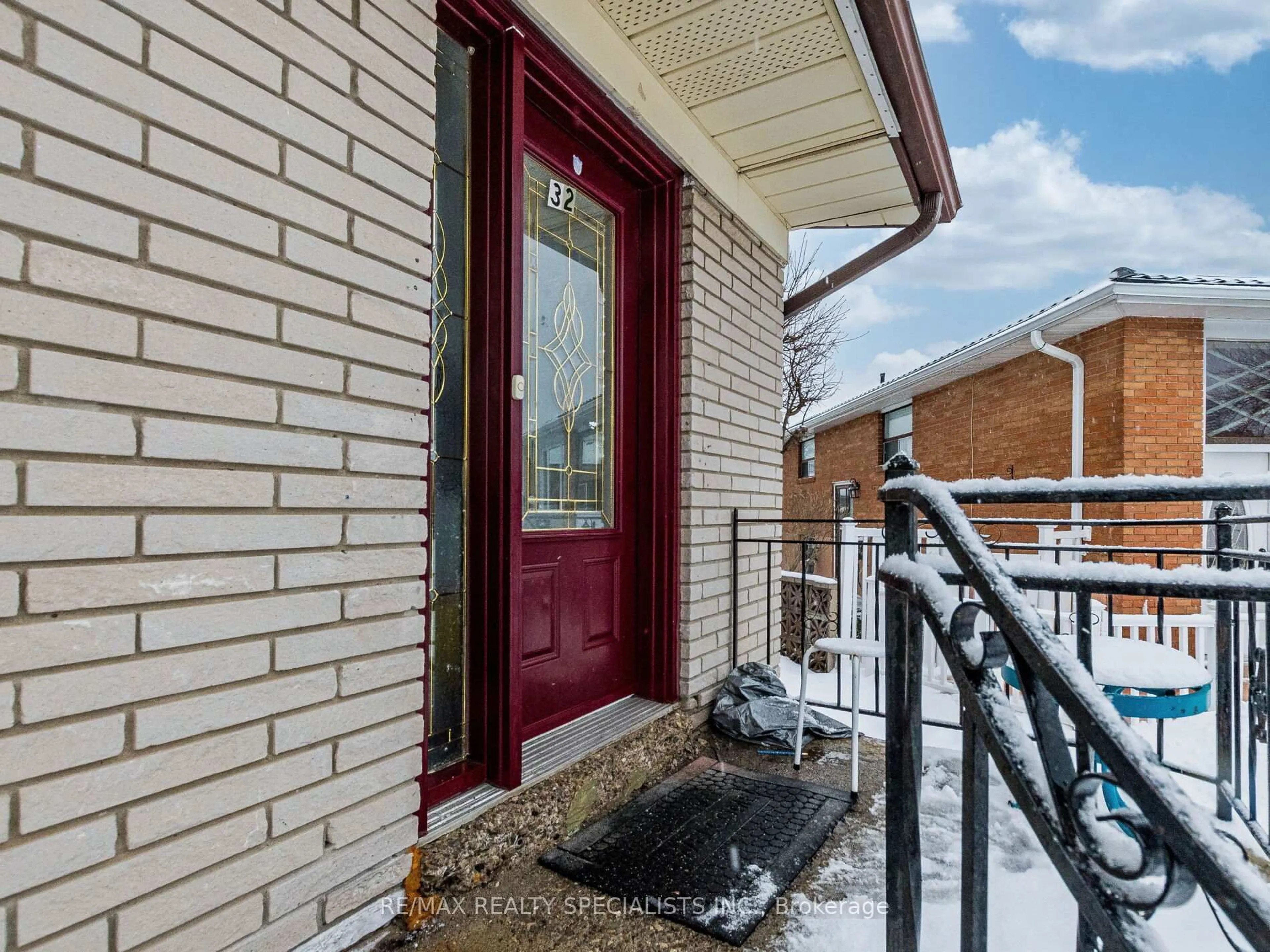 Unknown for 32 Sharon Crt, Brampton Ontario L6W 3B7