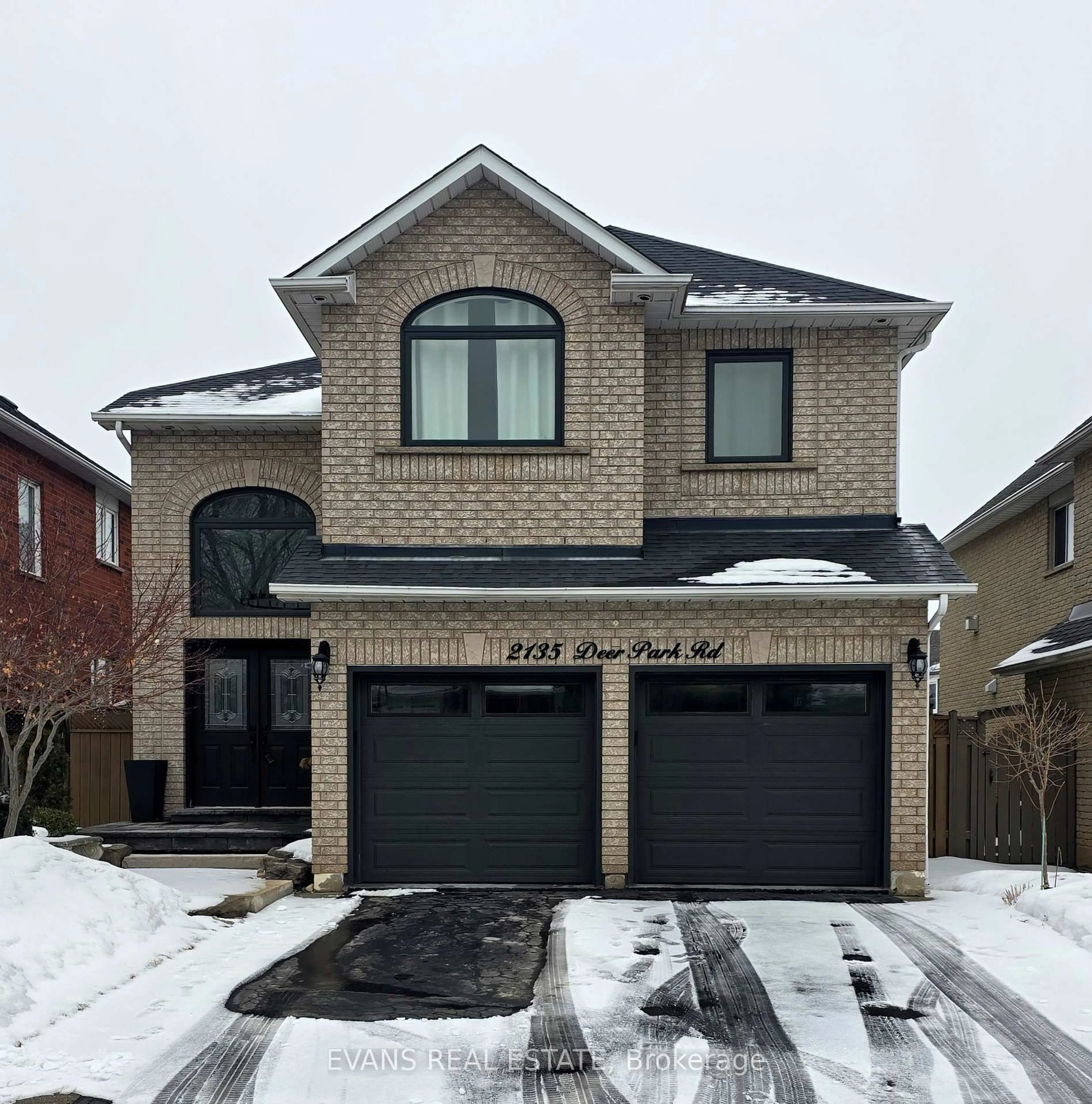 Home with brick exterior material, street for 2135 Deer Park Rd, Oakville Ontario L6M 3X4