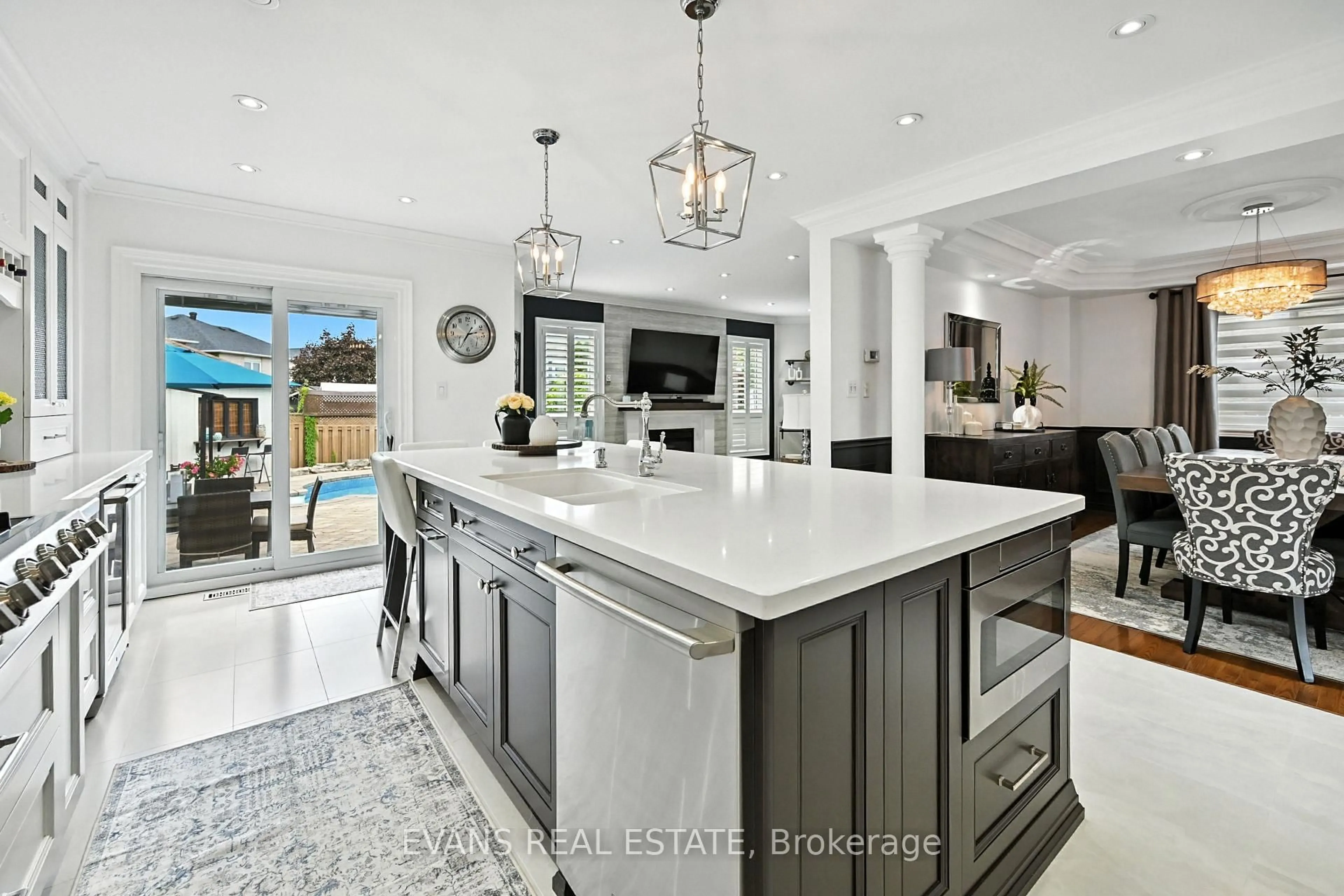 Open concept kitchen, ceramic/tile floor for 2135 Deer Park Rd, Oakville Ontario L6M 3X4