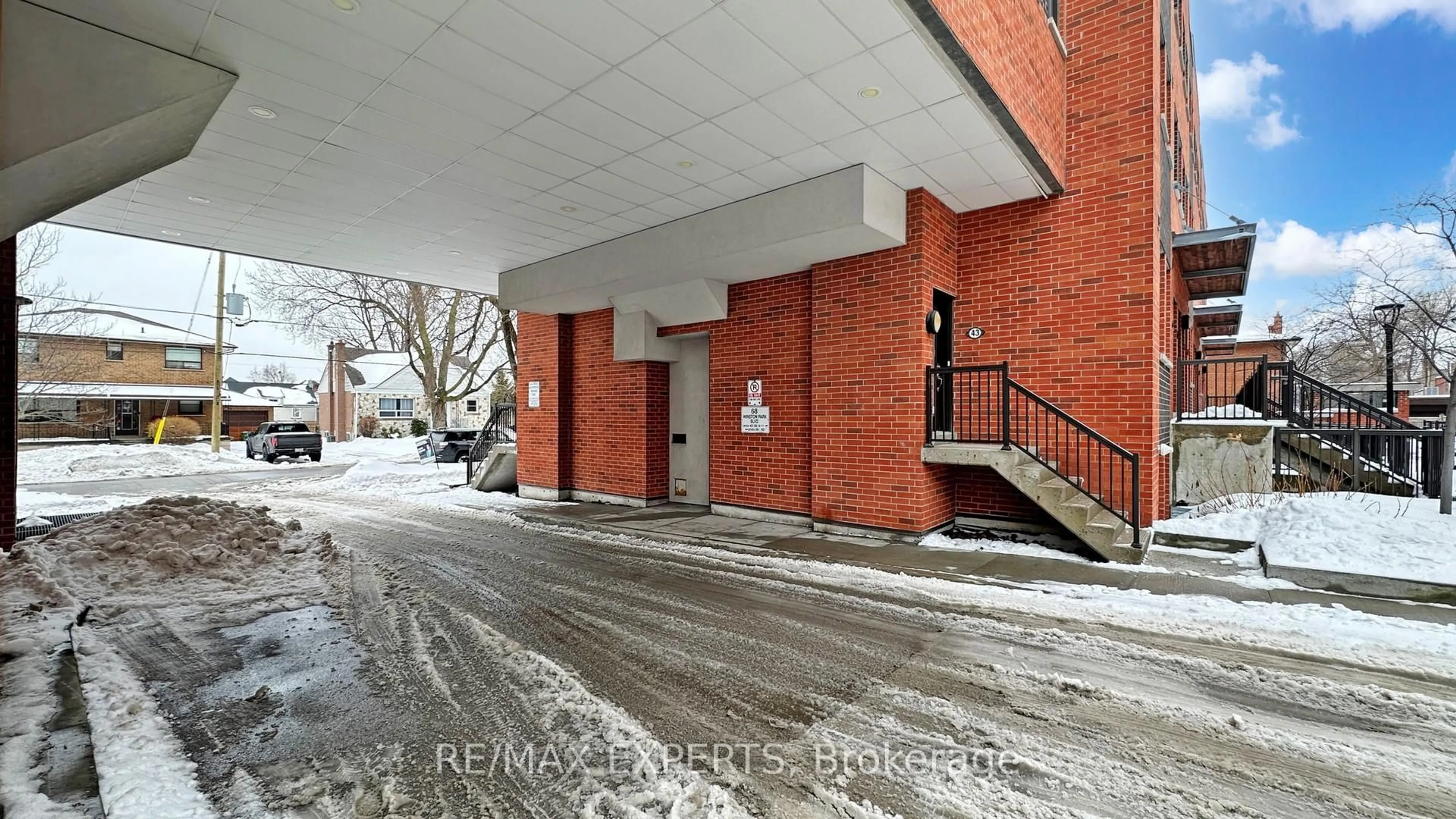 Indoor foyer for 68 Winston Park Blvd #59, Toronto Ontario M3K 1C3
