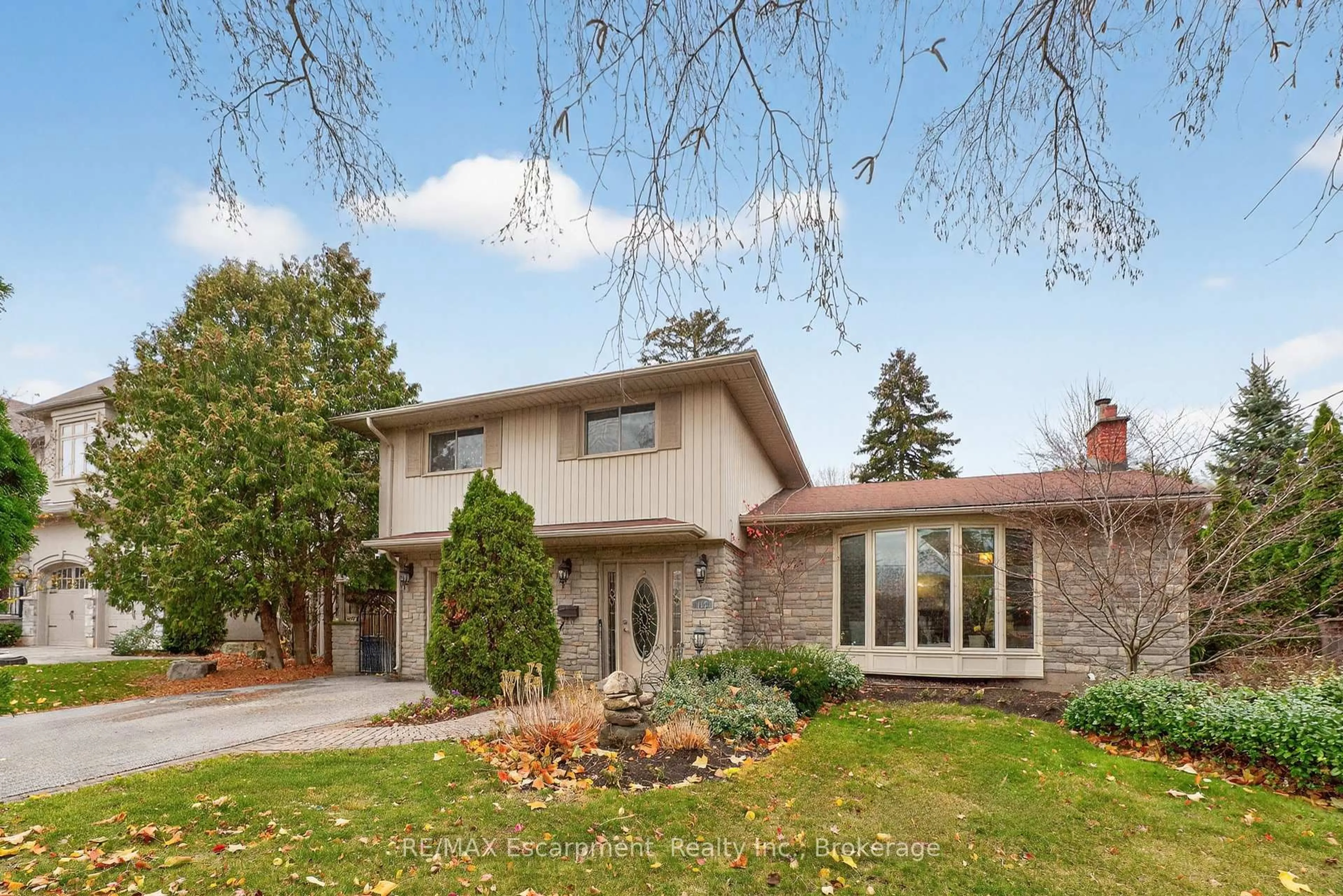 Home with brick exterior material, street for 195 Wilton St, Burlington Ontario L7N 1V8