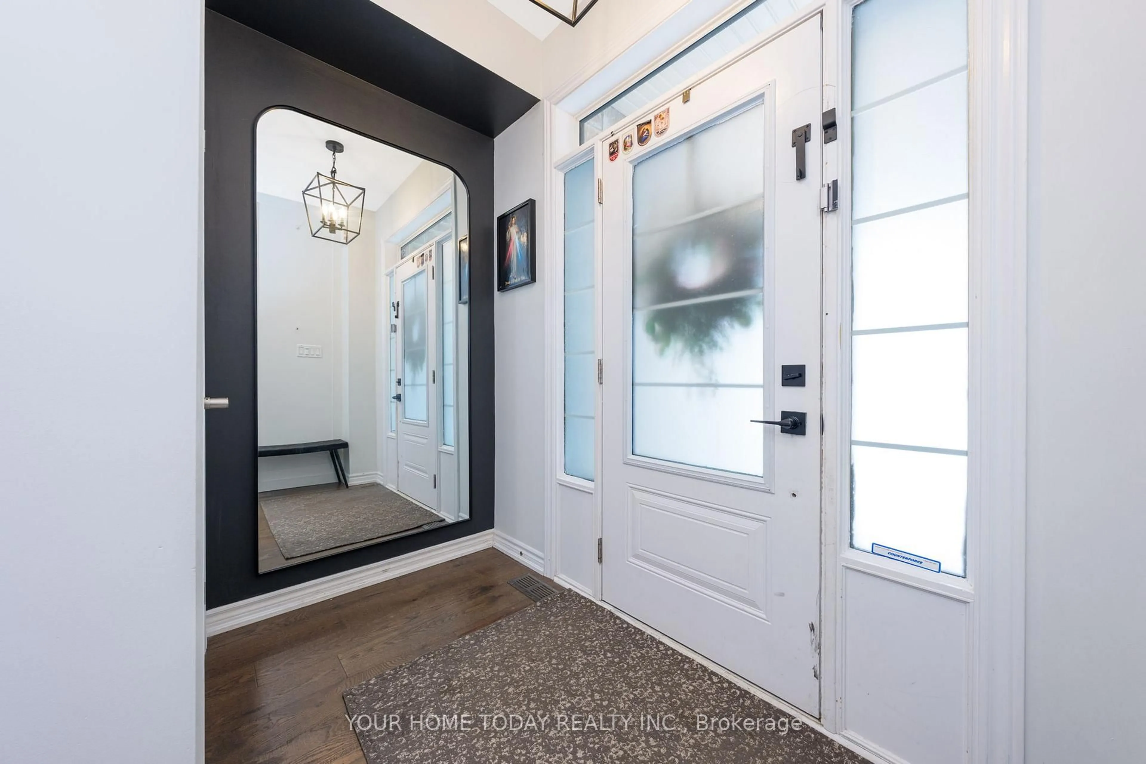 Indoor entryway for 37 Ridgegate Cres, Halton Hills Ontario L7G 0L6