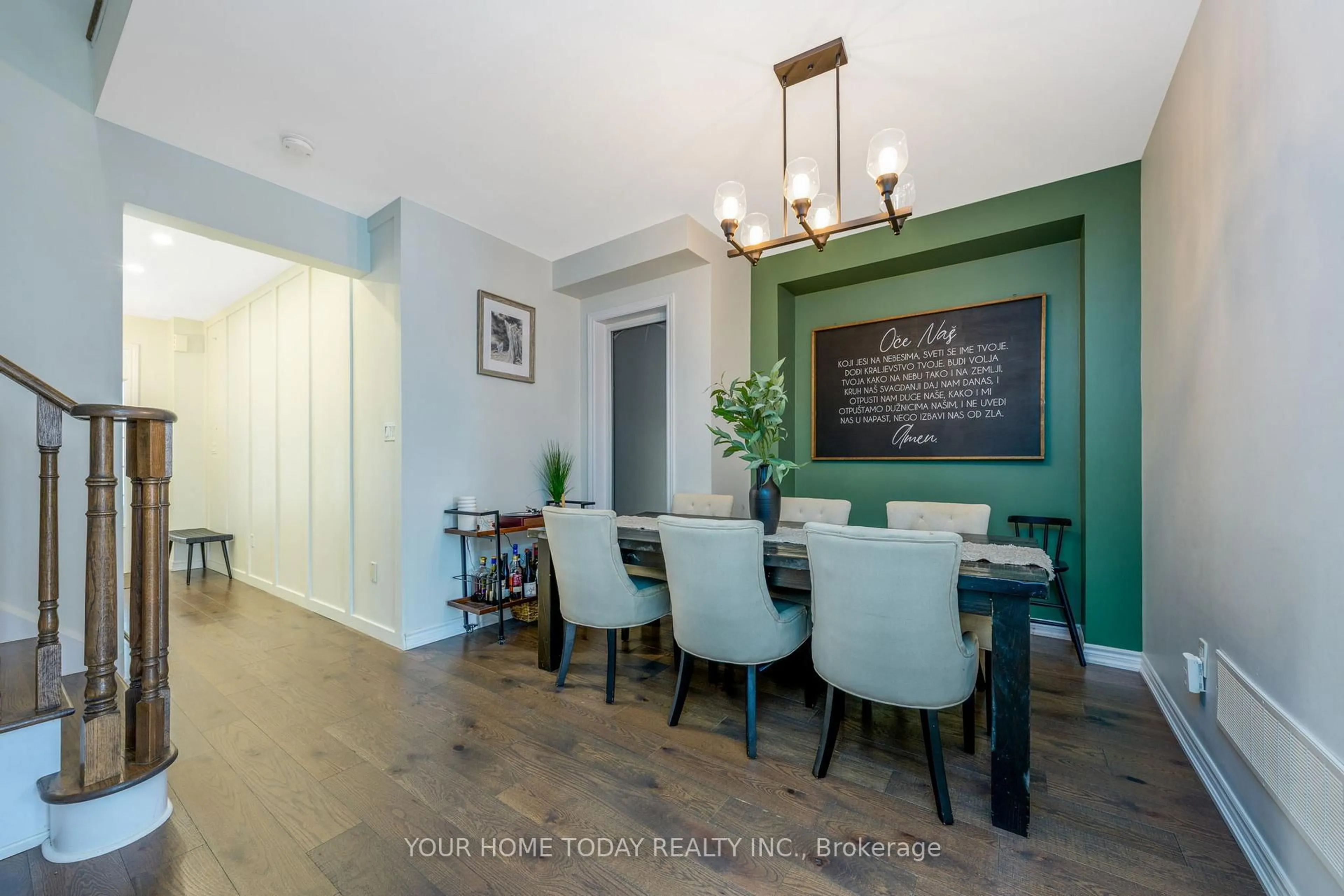 Dining room, wood/laminate floor for 37 Ridgegate Cres, Halton Hills Ontario L7G 0L6