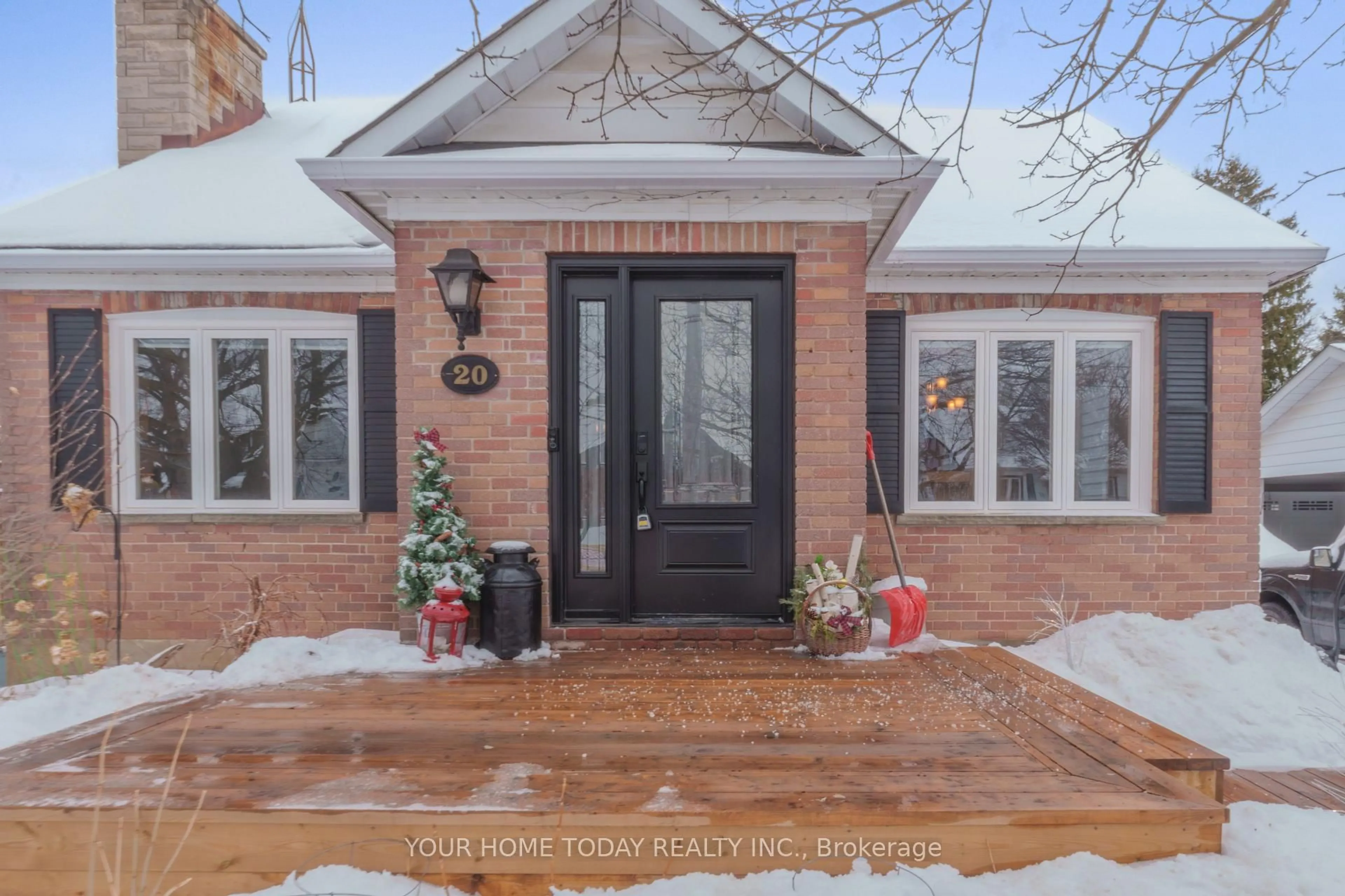 Indoor entryway for 20 Elgin St, Halton Hills Ontario L7G 3M3