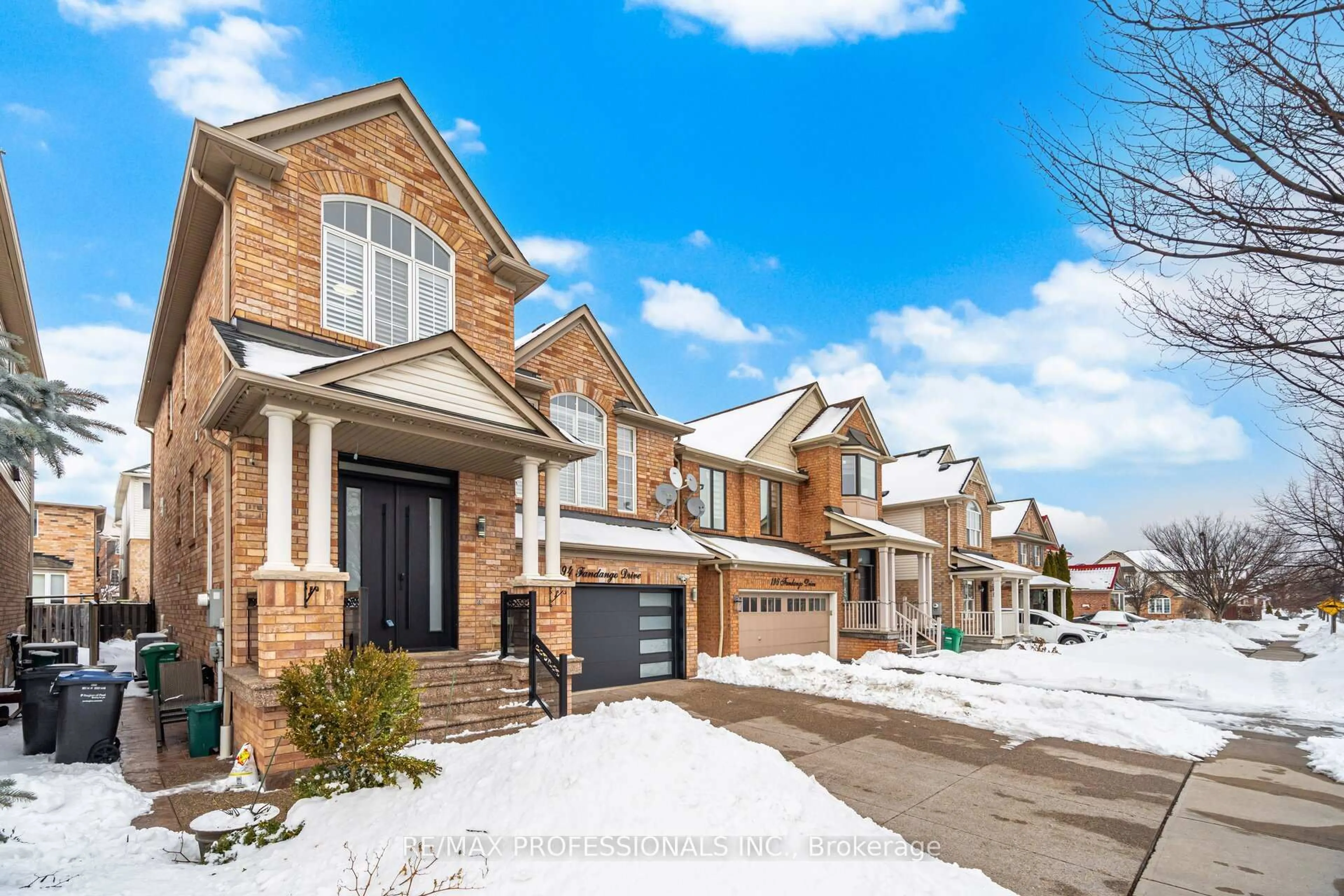 Home with brick exterior material, street for 194 Fandango Dr, Brampton Ontario L6X 0L3