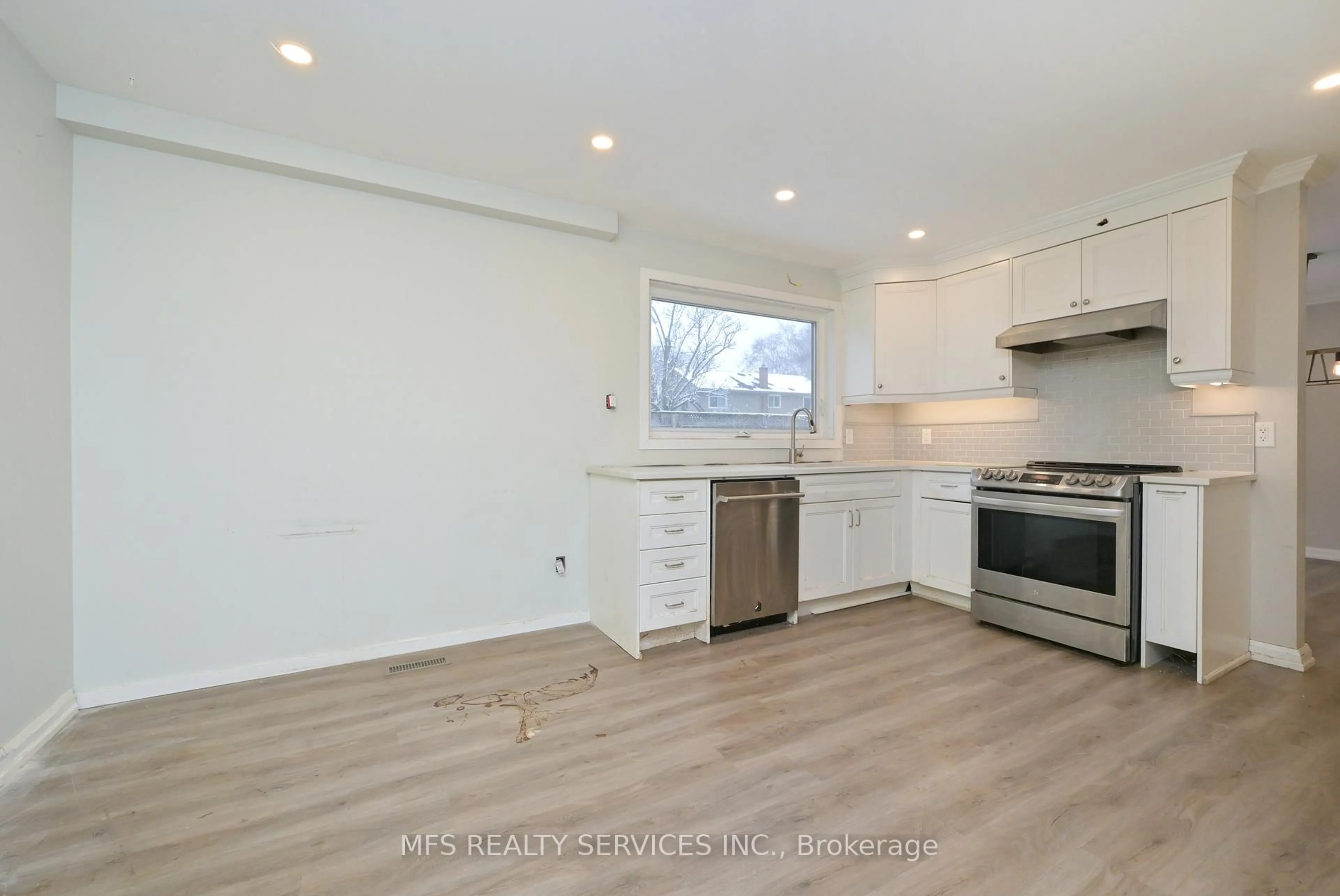 Open concept kitchen, unknown for 1156 Mirada Pl, Mississauga Ontario L5H 3B5