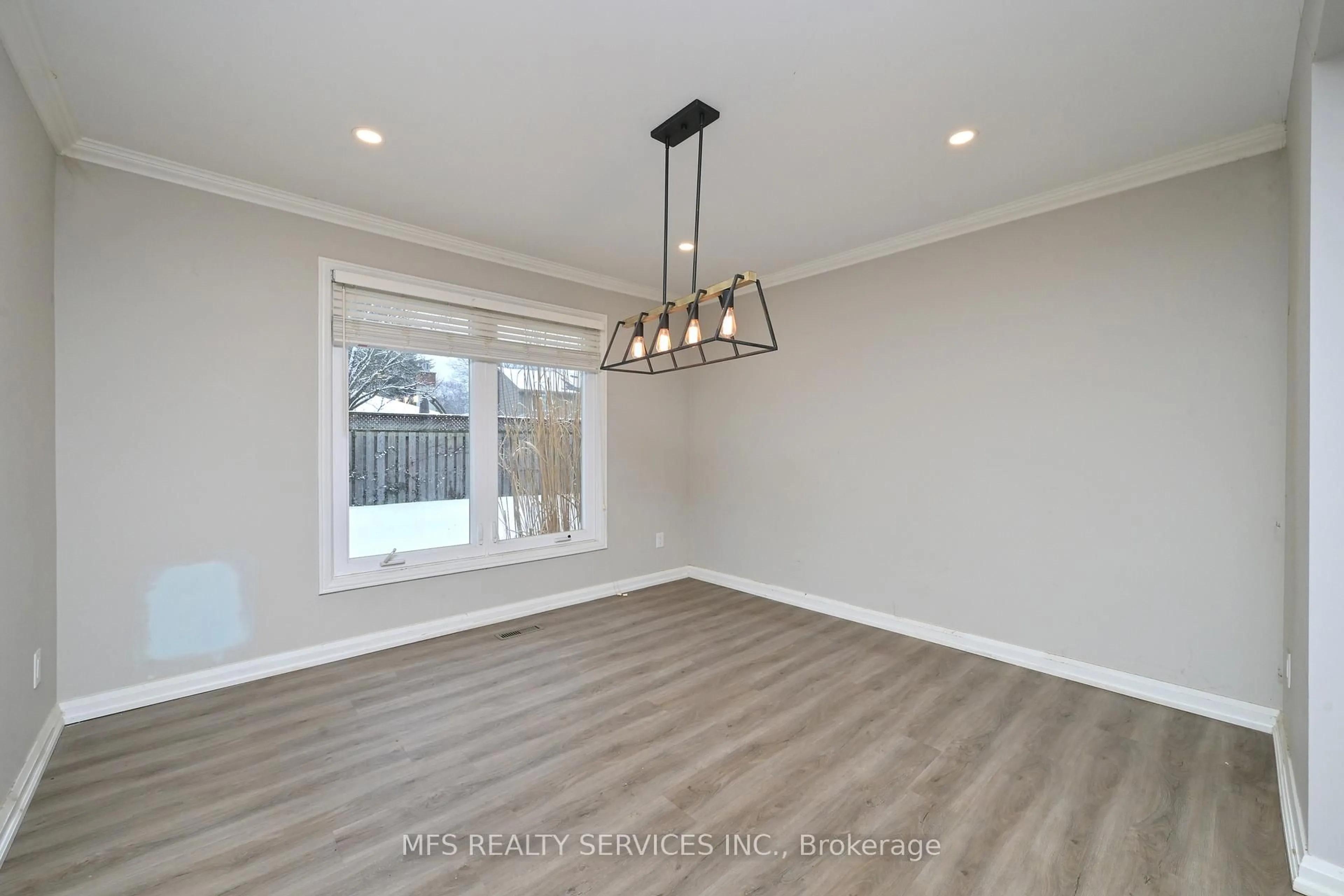 A pic of a room for 1156 Mirada Pl, Mississauga Ontario L5H 3B5