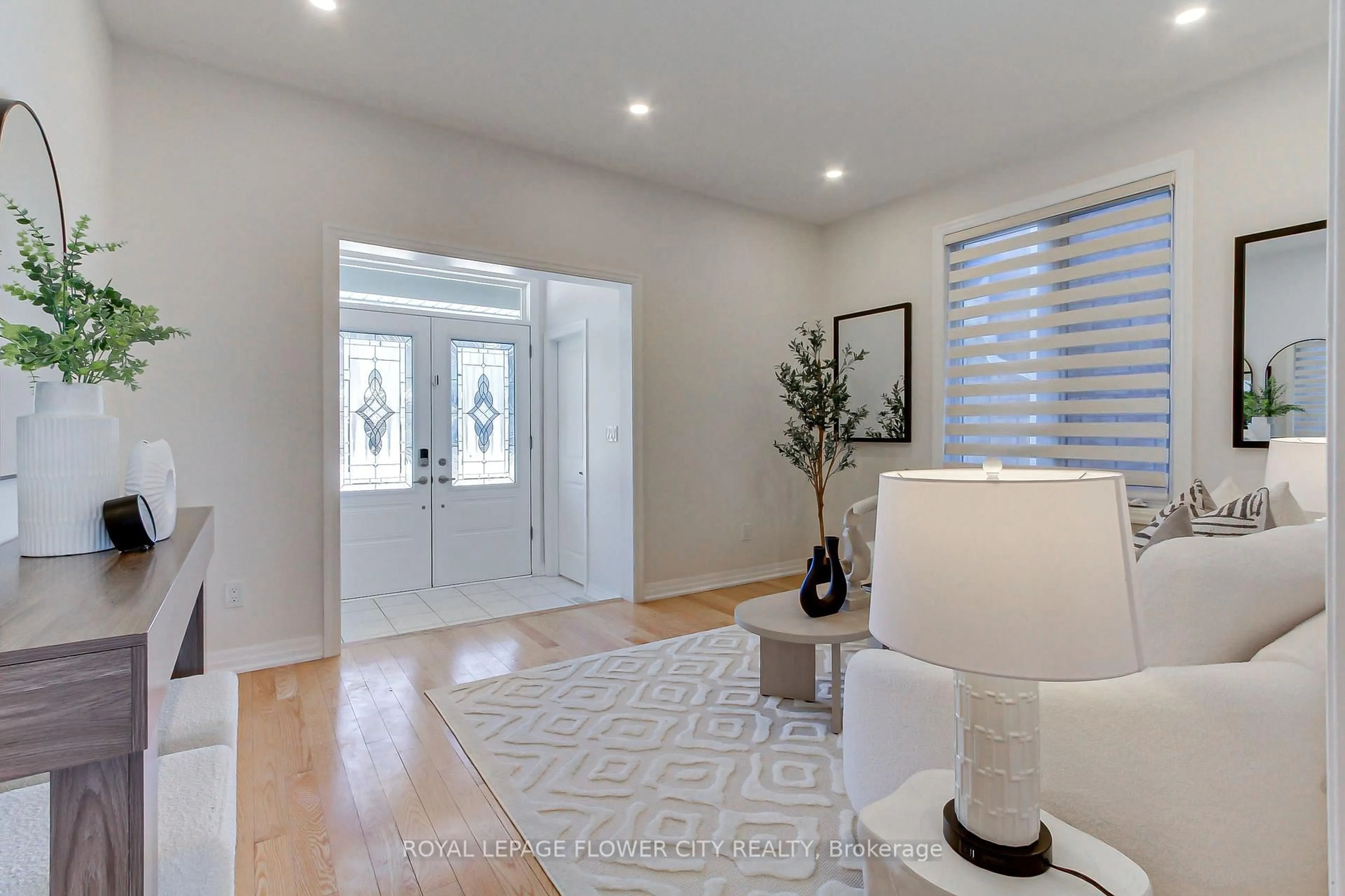 Indoor entryway for 3362 Post Rd, Oakville Ontario L6H 0Z4