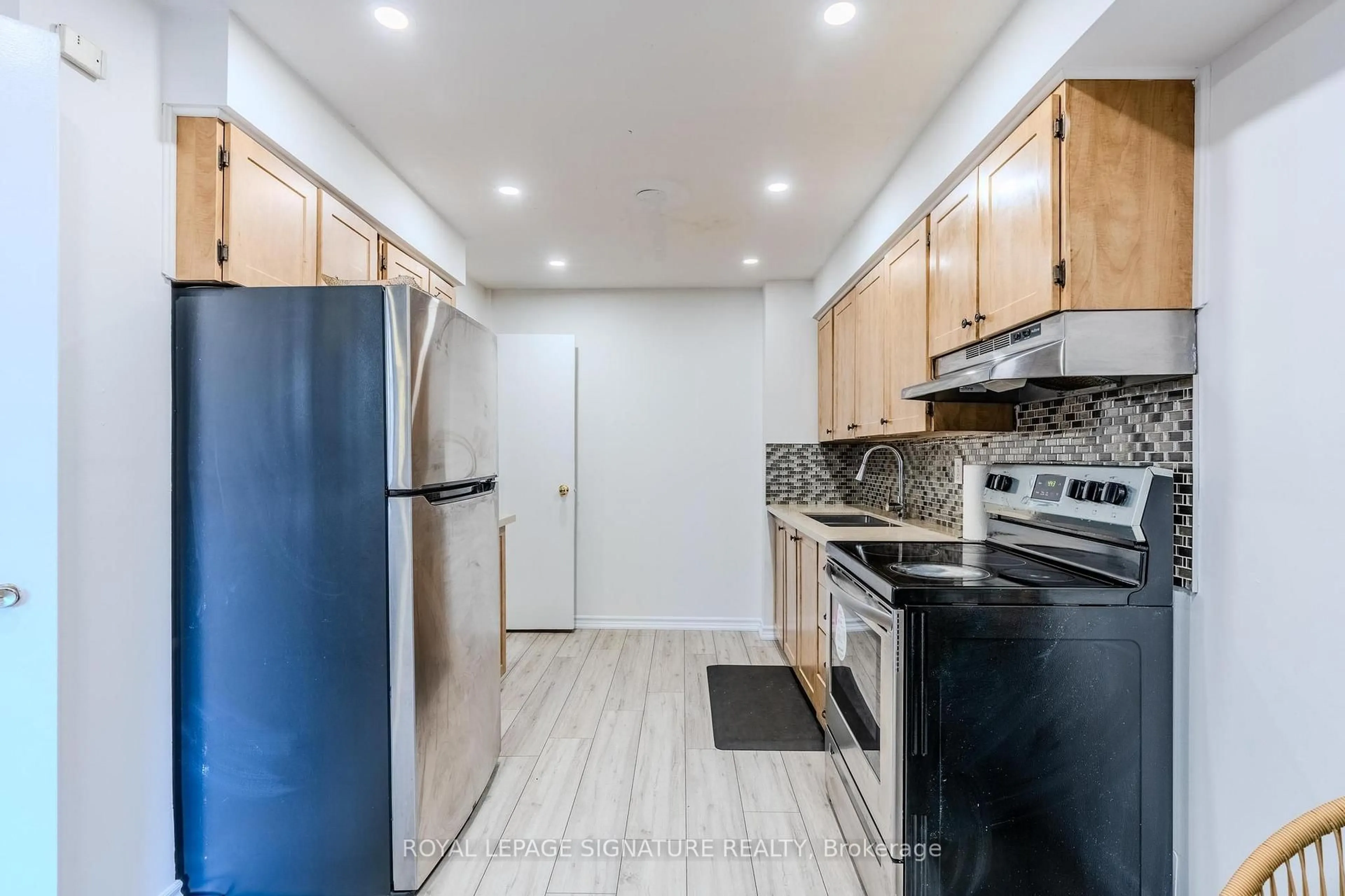 Standard kitchen, unknown for 2170 Bromsgrove Rd #84, Mississauga Ontario L5J 4J2