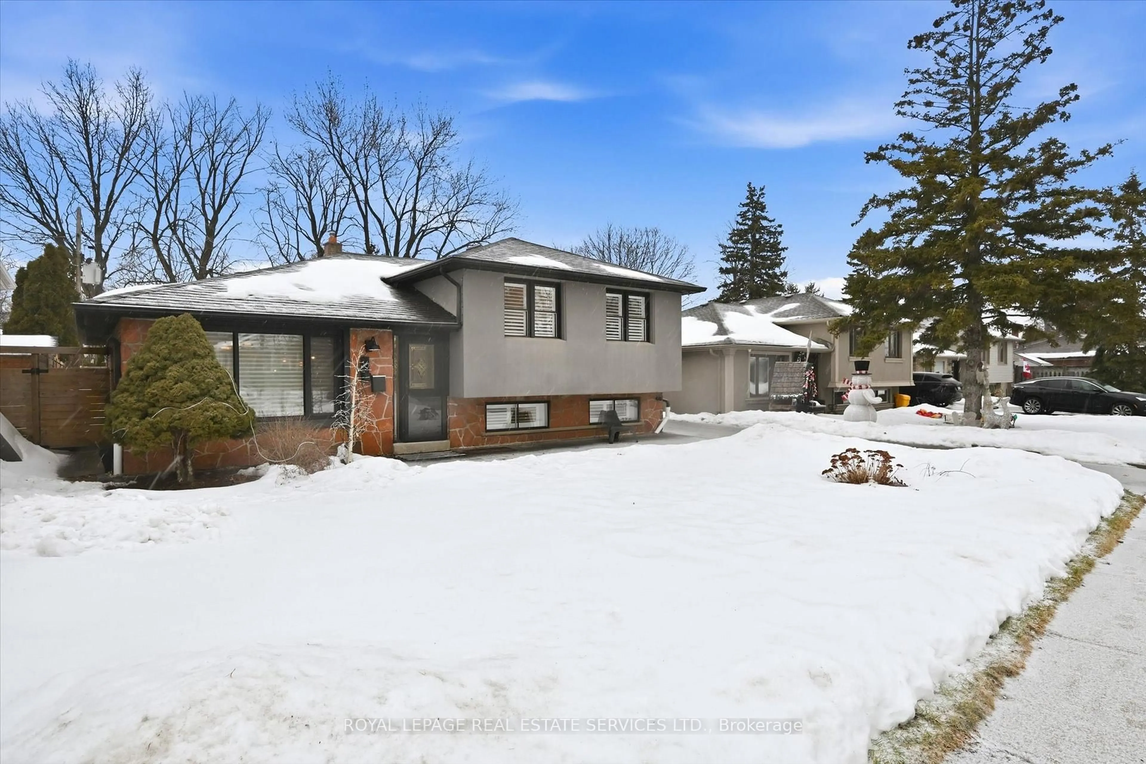 A pic from outside/outdoor area/front of a property/back of a property/a pic from drone, street for 16 Wareside Rd, Toronto Ontario M9C 3B2