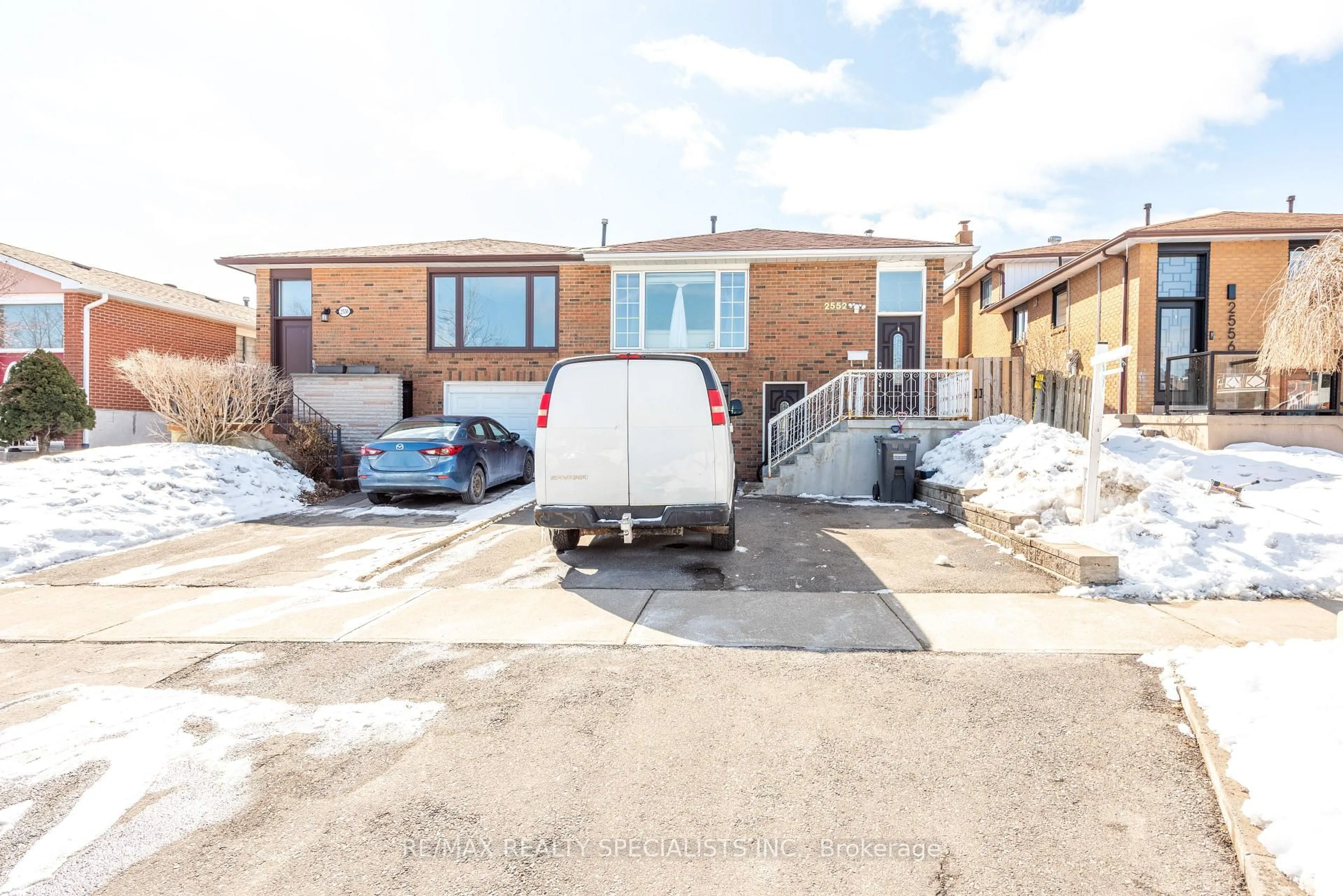 Unknown for 2552 Kingsberry Cres, Mississauga Ontario L5B 2K5