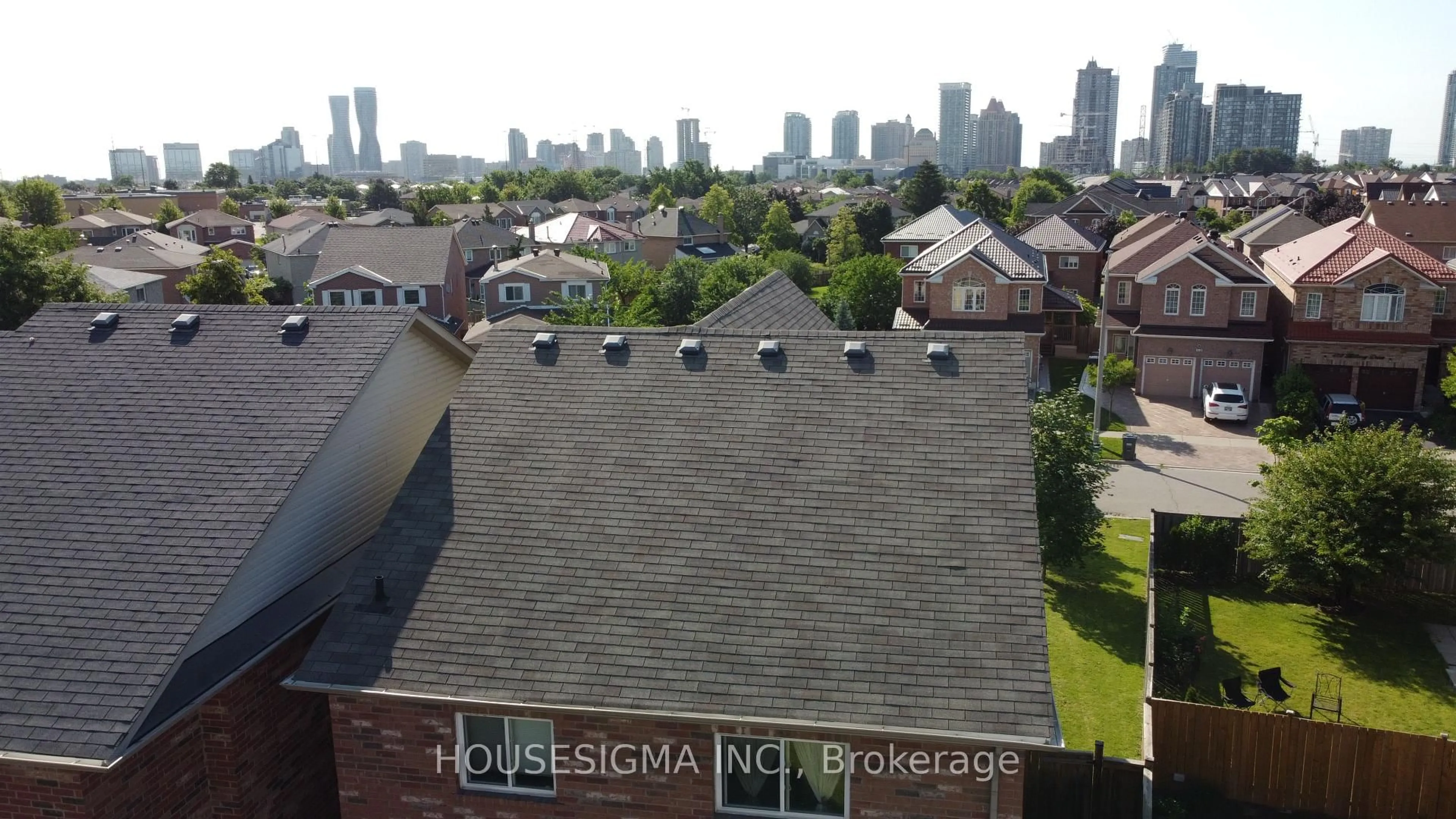 A pic from outside/outdoor area/front of a property/back of a property/a pic from drone, city buildings view from balcony for 415 Hillbury Dr, Mississauga Ontario L5R 0B2