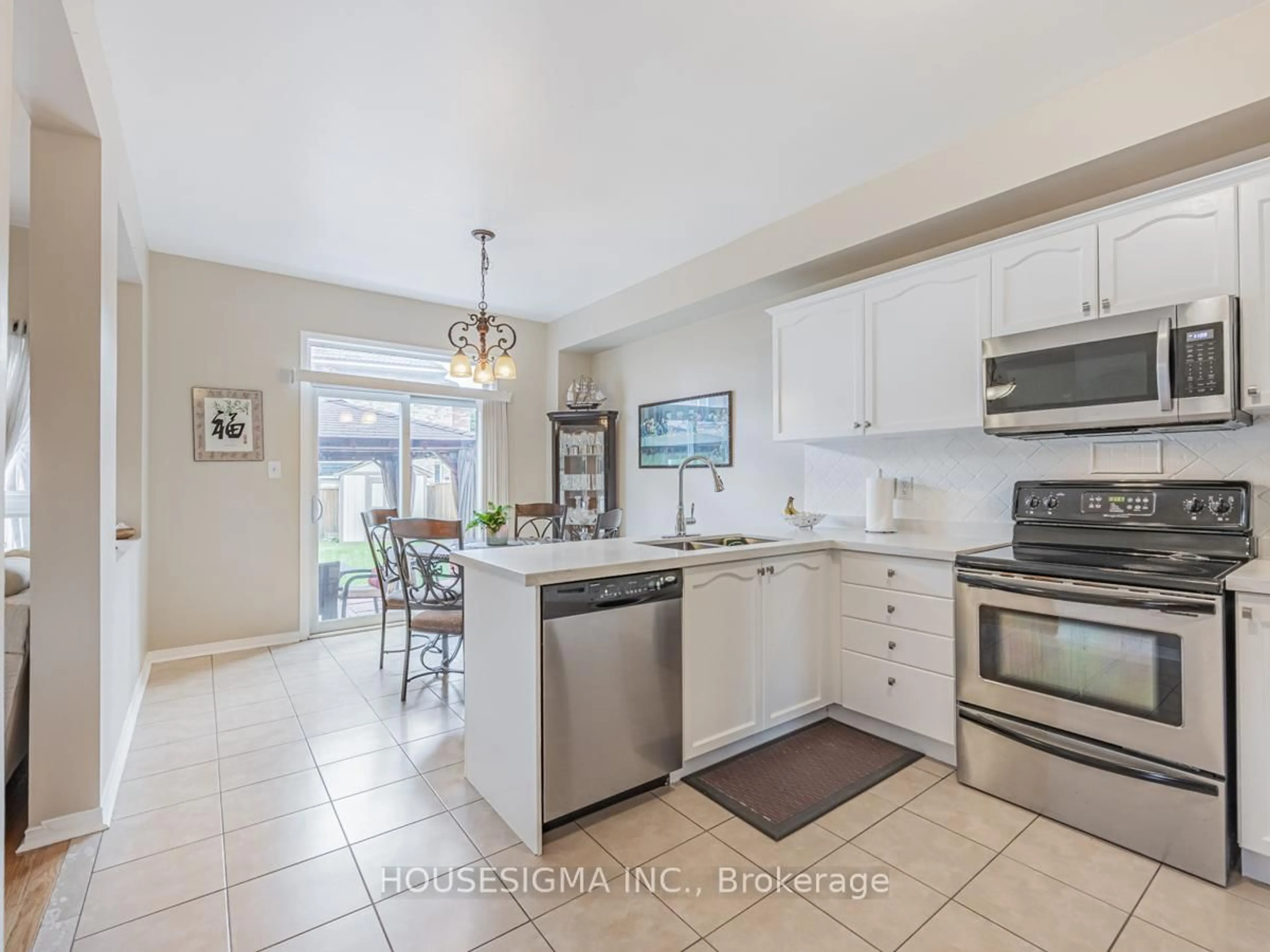 Open concept kitchen, ceramic/tile floor for 415 Hillbury Dr, Mississauga Ontario L5R 0B2