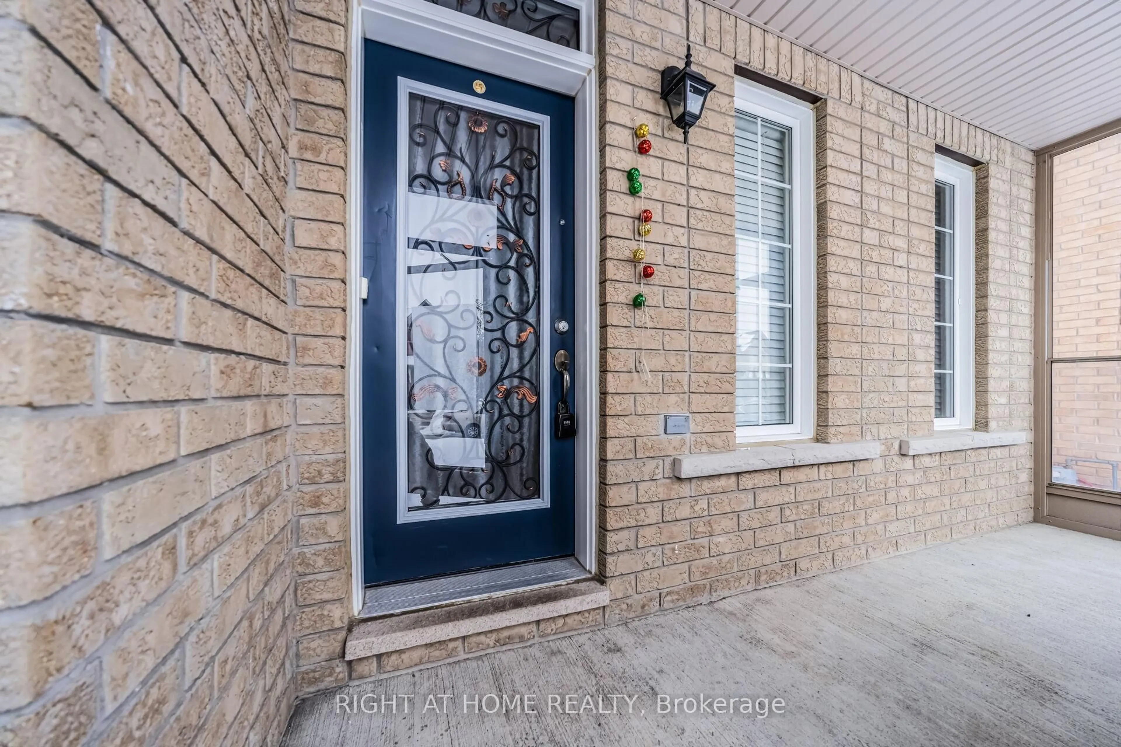 Indoor entryway for 25 Mulgrave St, Brampton Ontario L6P 3H5