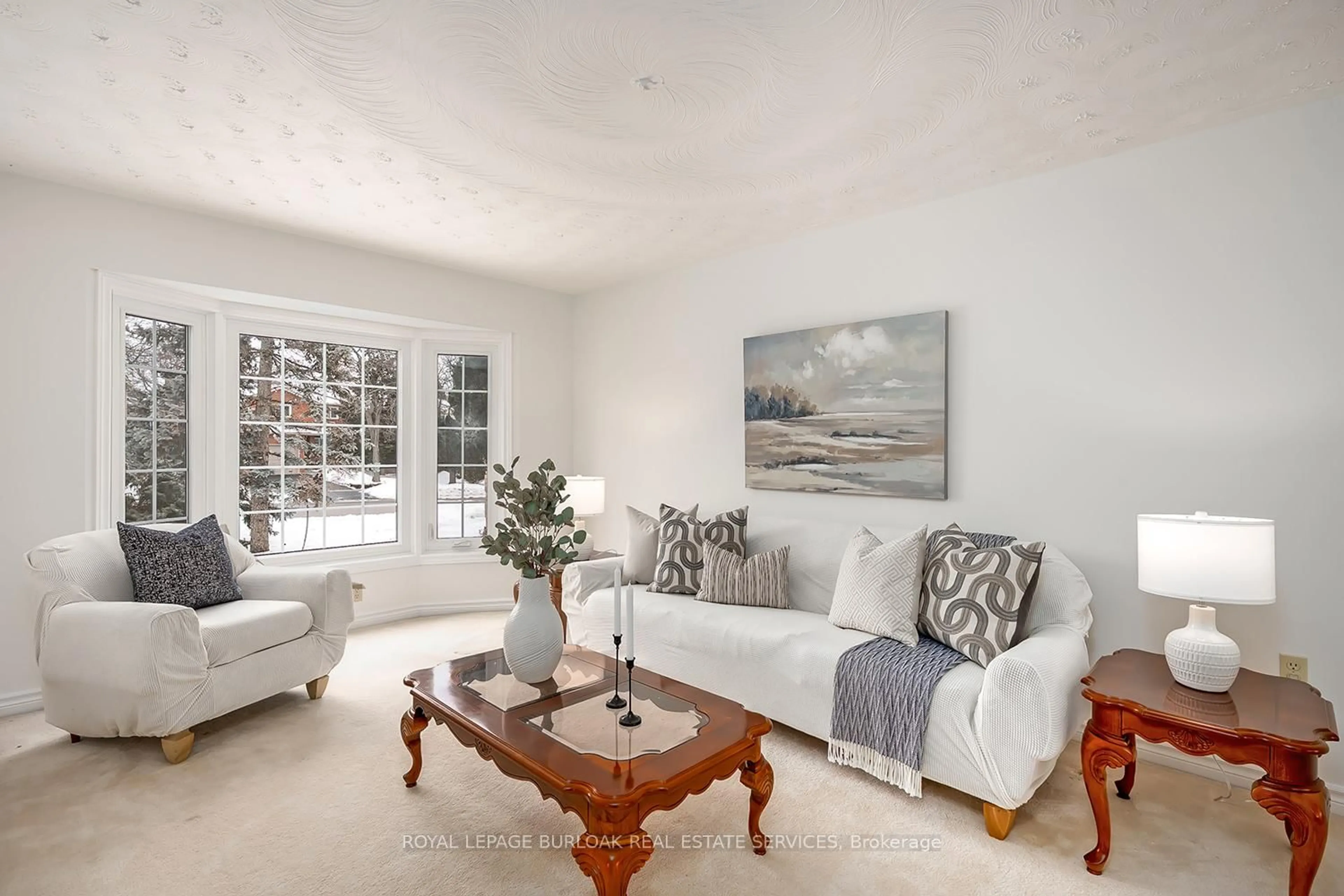 Living room with furniture, unknown for 2098 Oakmead Blvd, Oakville Ontario L6H 5C1