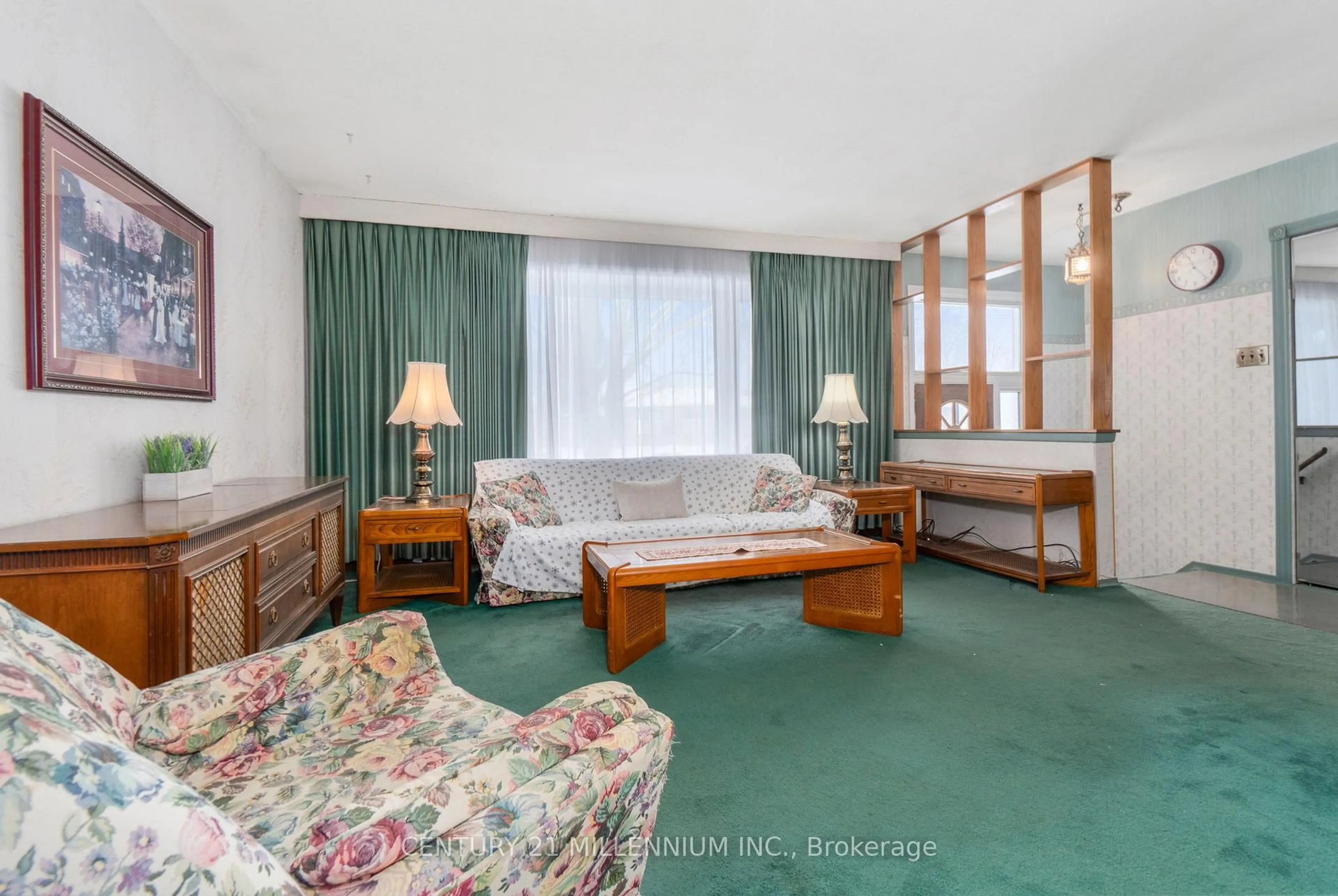 Living room with furniture, unknown for 5 Alderbury Cres, Brampton Ontario L6T 1P5