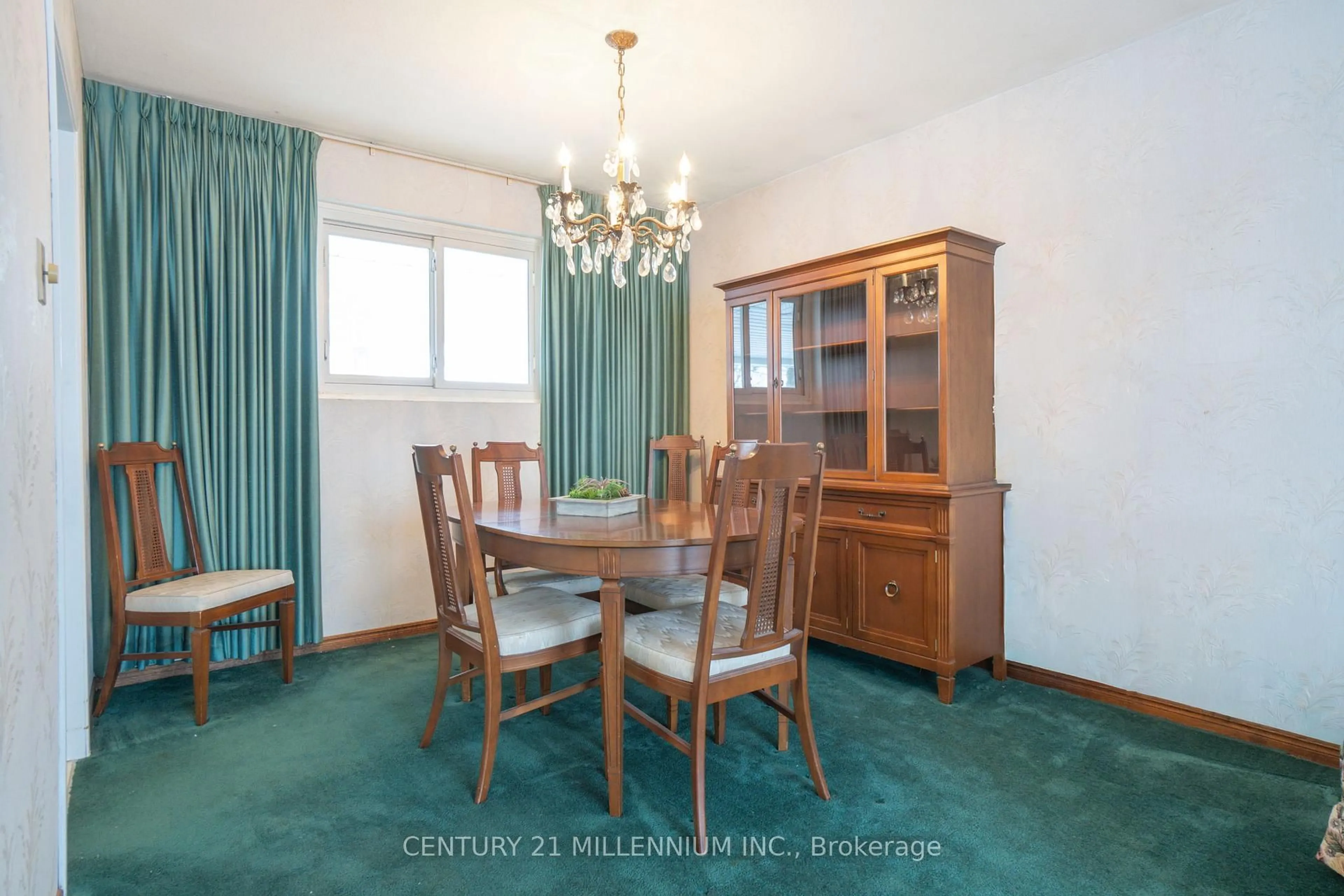 Dining room, unknown for 5 Alderbury Cres, Brampton Ontario L6T 1P5
