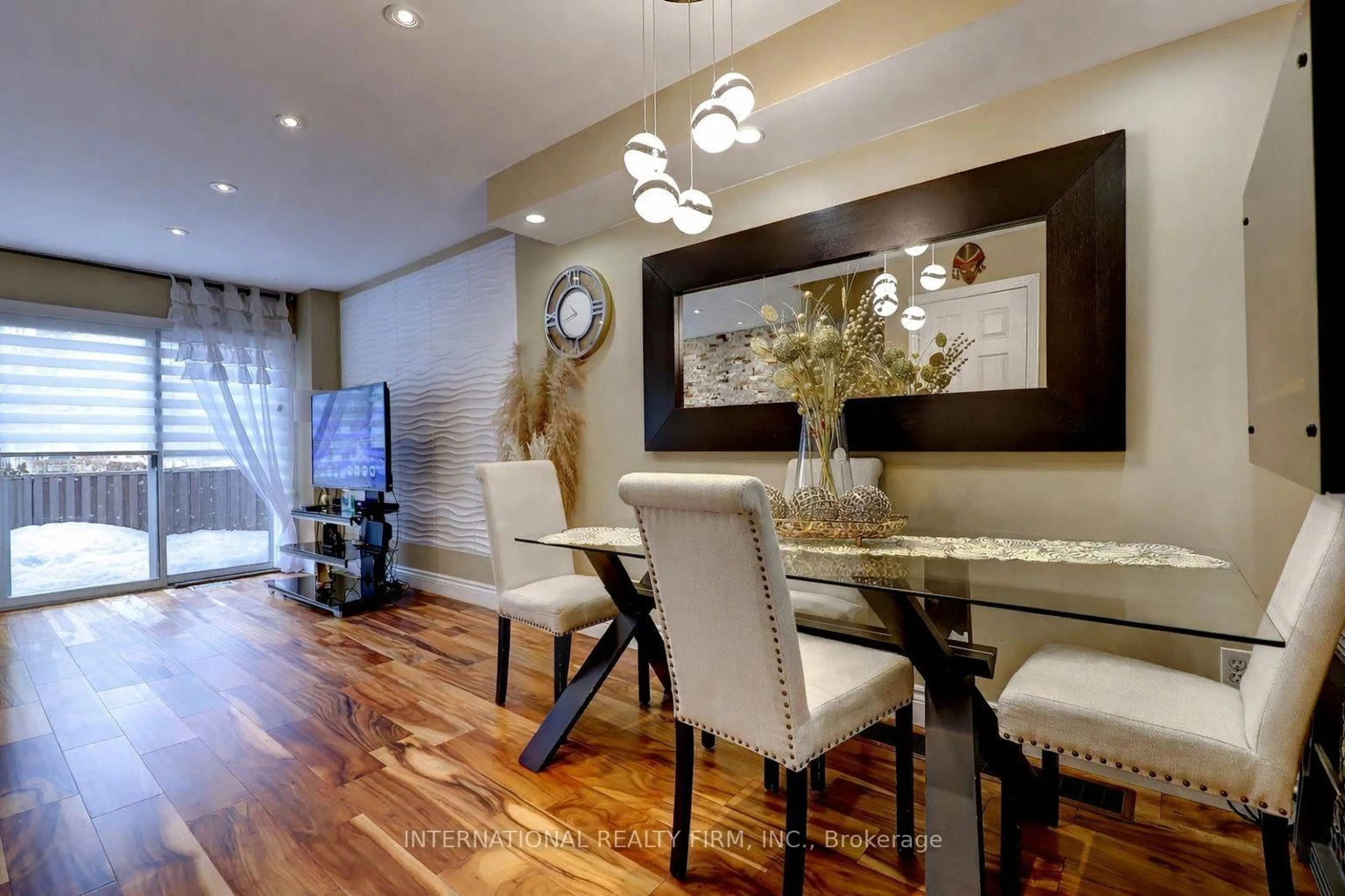 Dining room, wood/laminate floor for 1168 Arena Rd #75, Mississauga Ontario L4Y 4K7