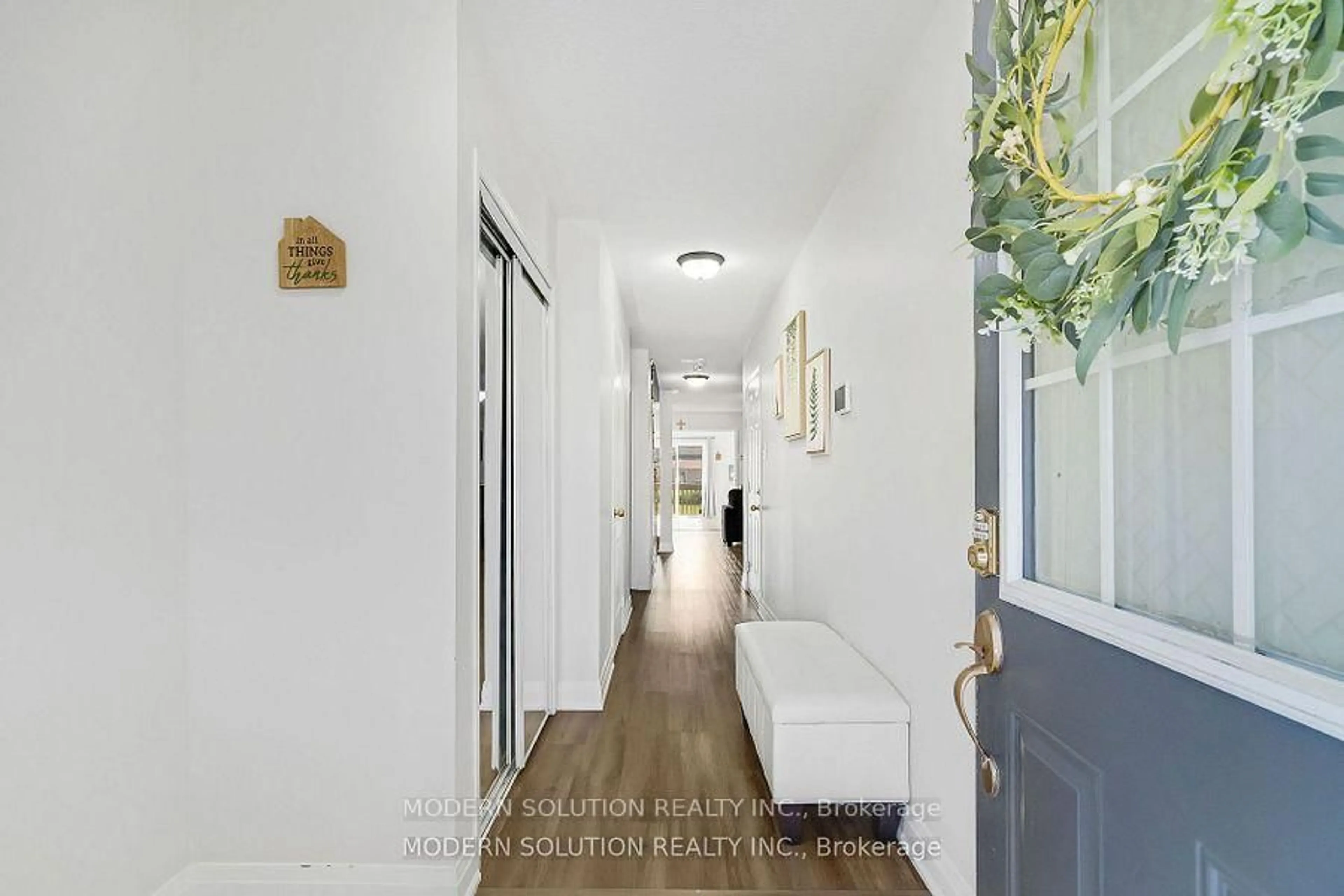 Indoor entryway for 67 Roundstone Dr, Brampton Ontario L6X 0K4