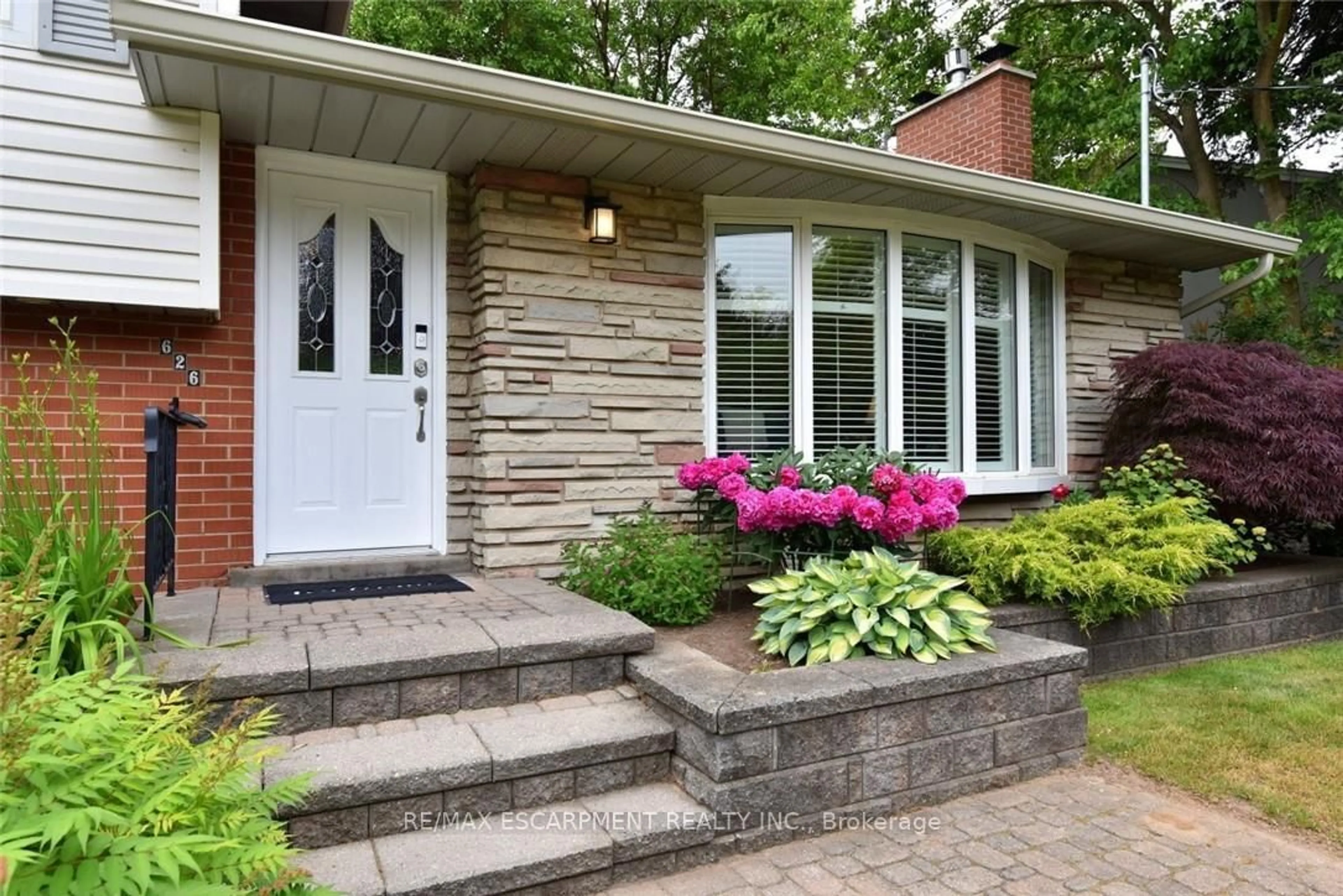 Home with brick exterior material, street for 626 Vanderburgh Dr, Burlington Ontario L7T 3W6