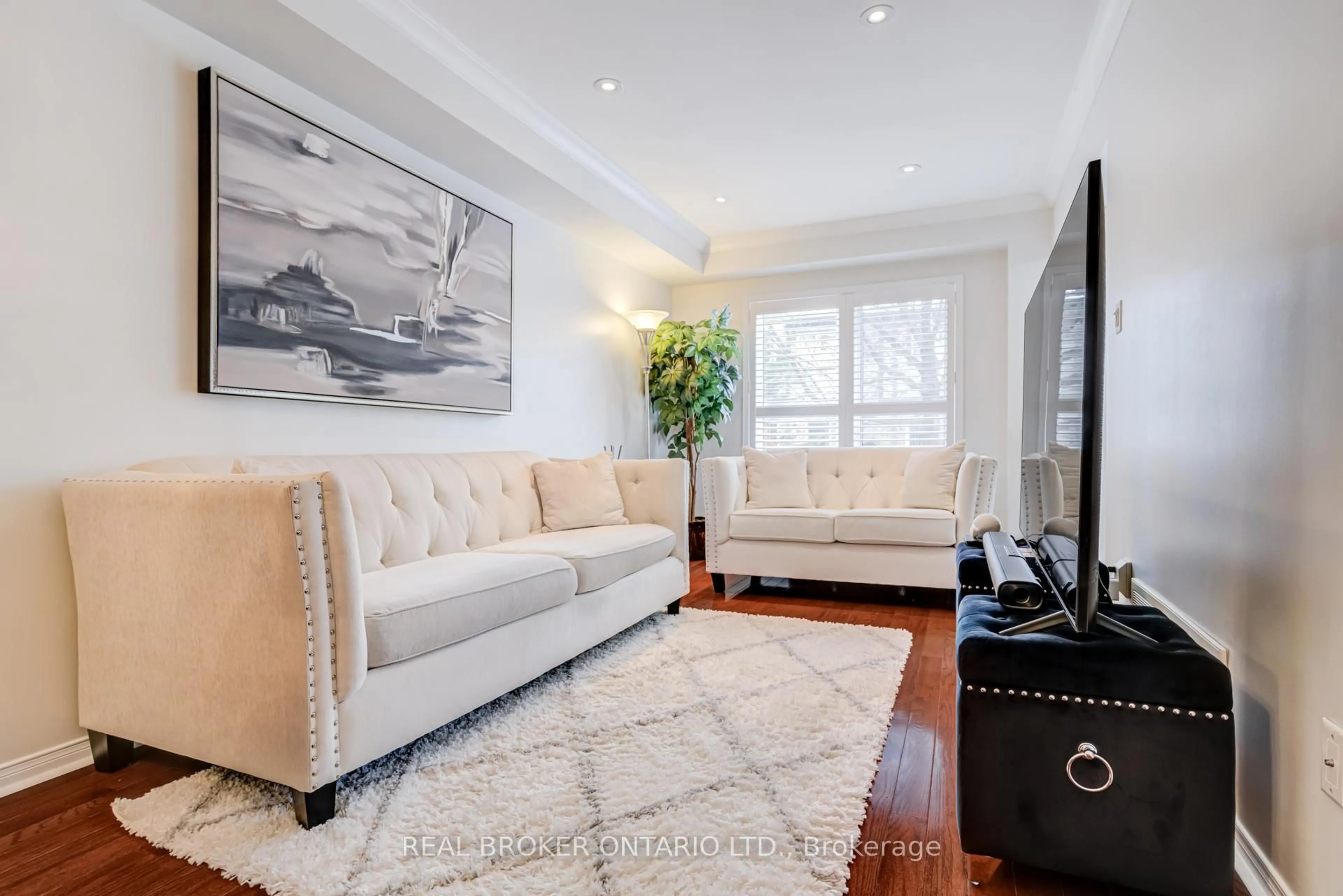 Living room with furniture, unknown for 86 Joymar Dr #102, Mississauga Ontario L5M 7Z6