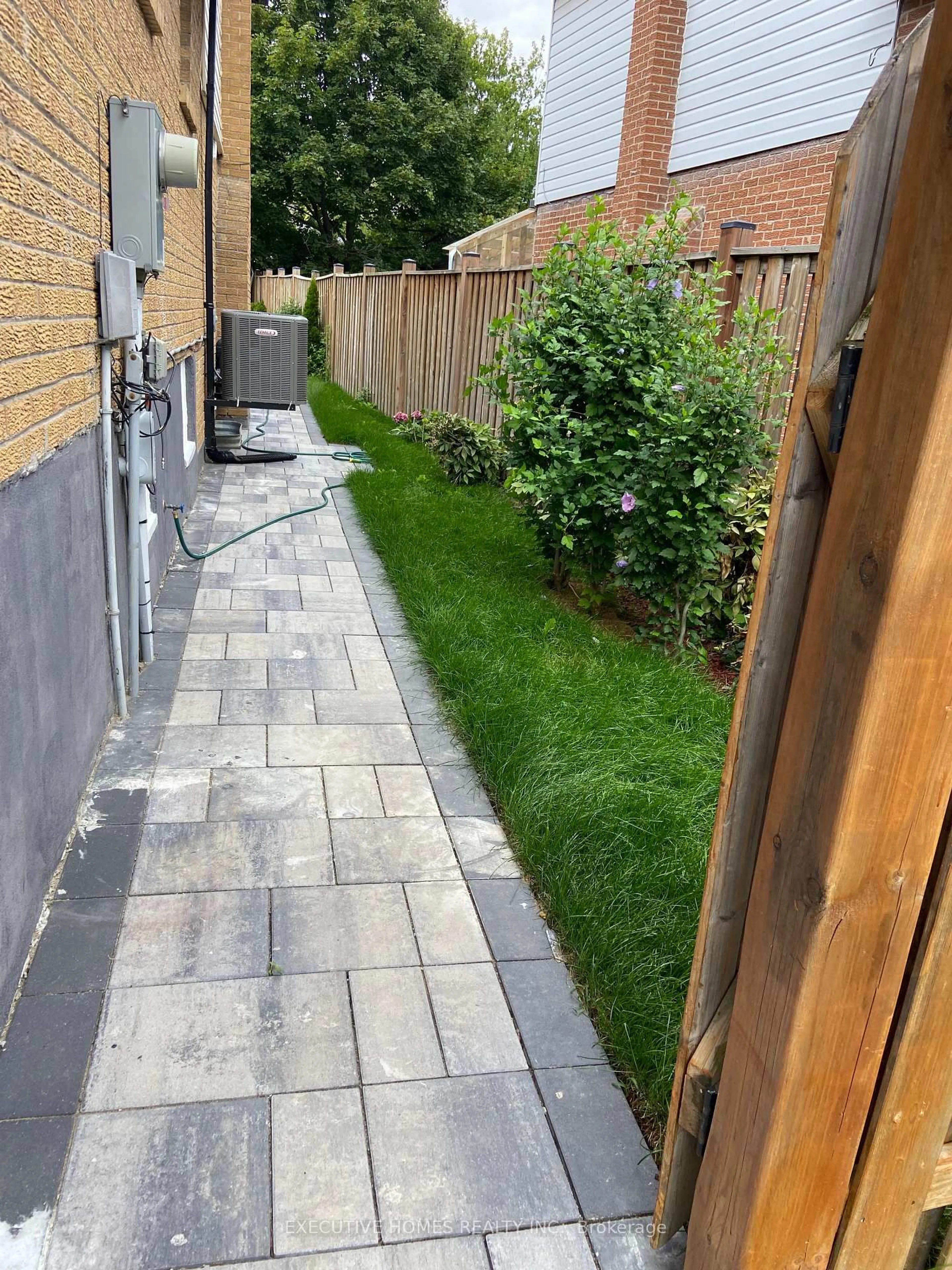 Patio, street for 2685 Windjammer Rd, Mississauga Ontario L5L 1T3