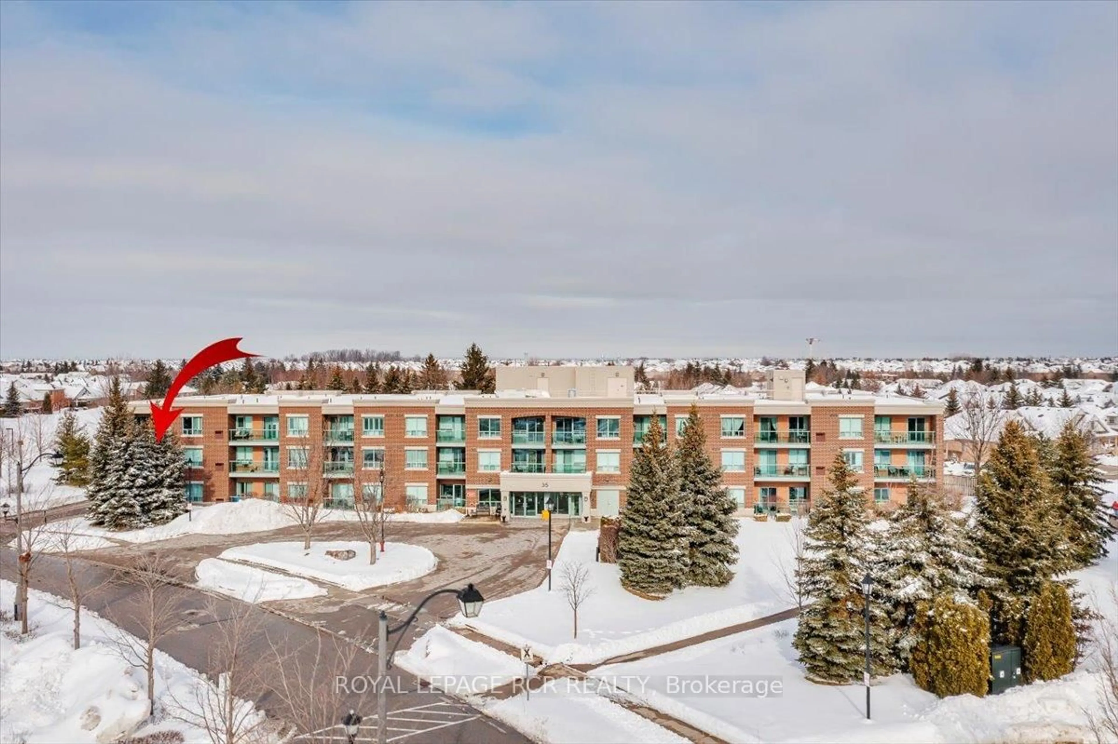 A pic from outside/outdoor area/front of a property/back of a property/a pic from drone, mountain view for 35 Via Rosedale Way #113, Brampton Ontario L6R 3J9