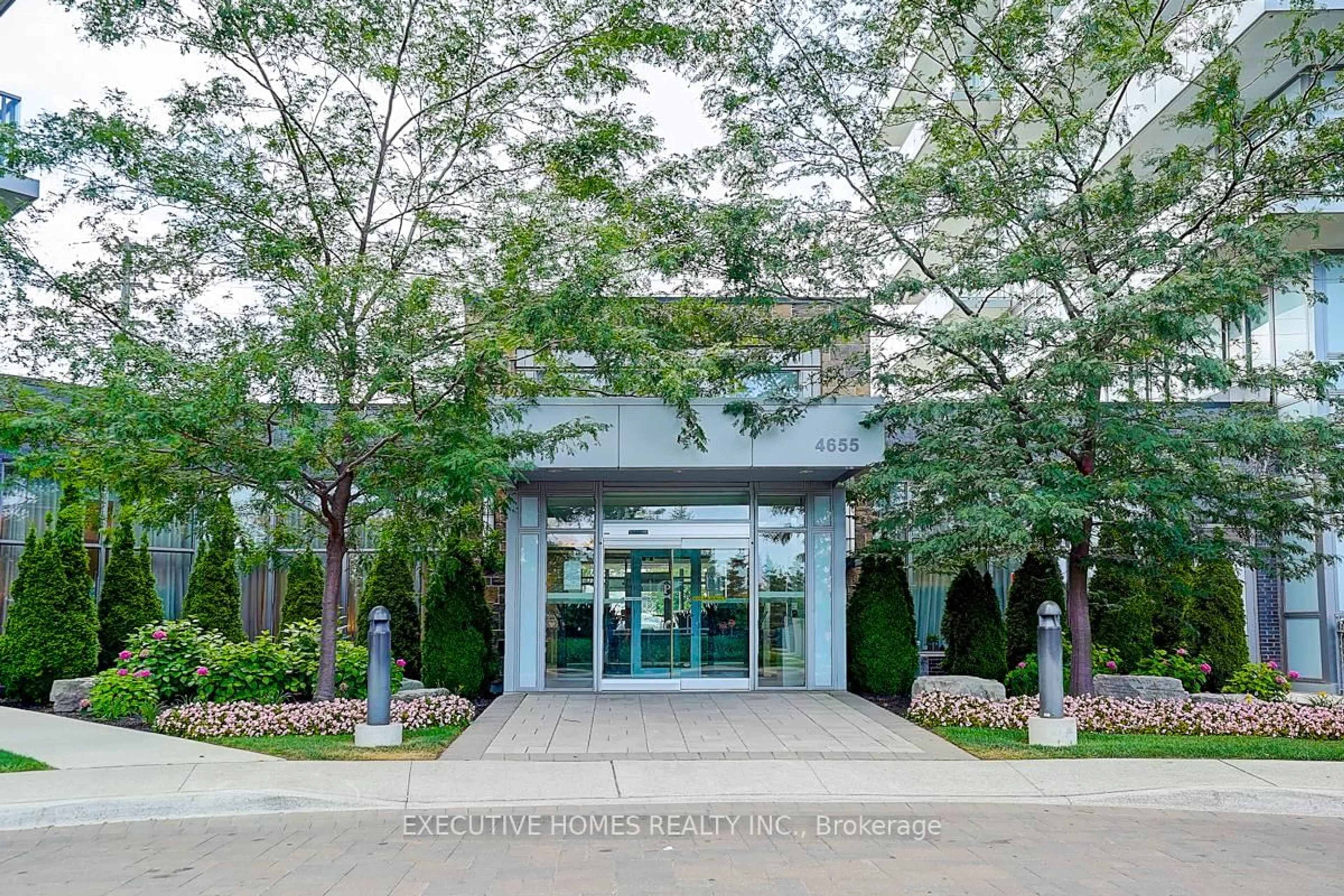 Indoor foyer for 4633 Glen Erin Dr #1109, Mississauga Ontario L5M 0Y6