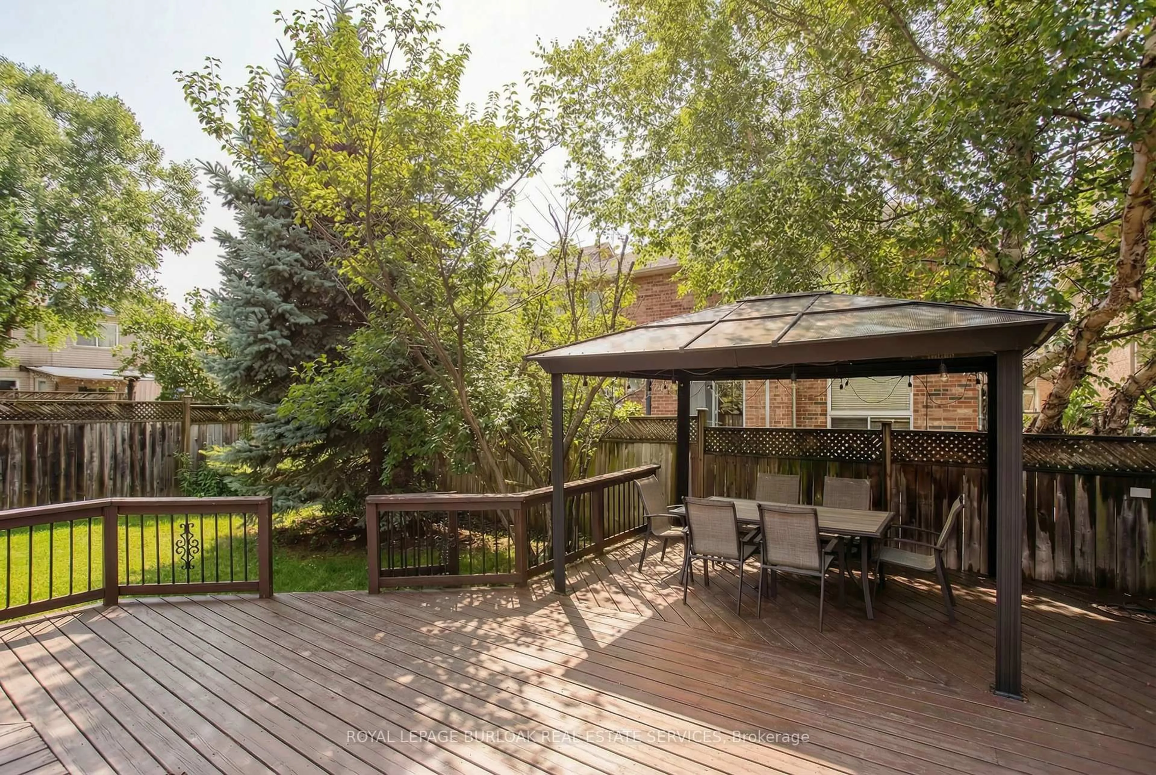 Patio, forest/trees view for 2170 Jardine Cres, Burlington Ontario L7L 7K1