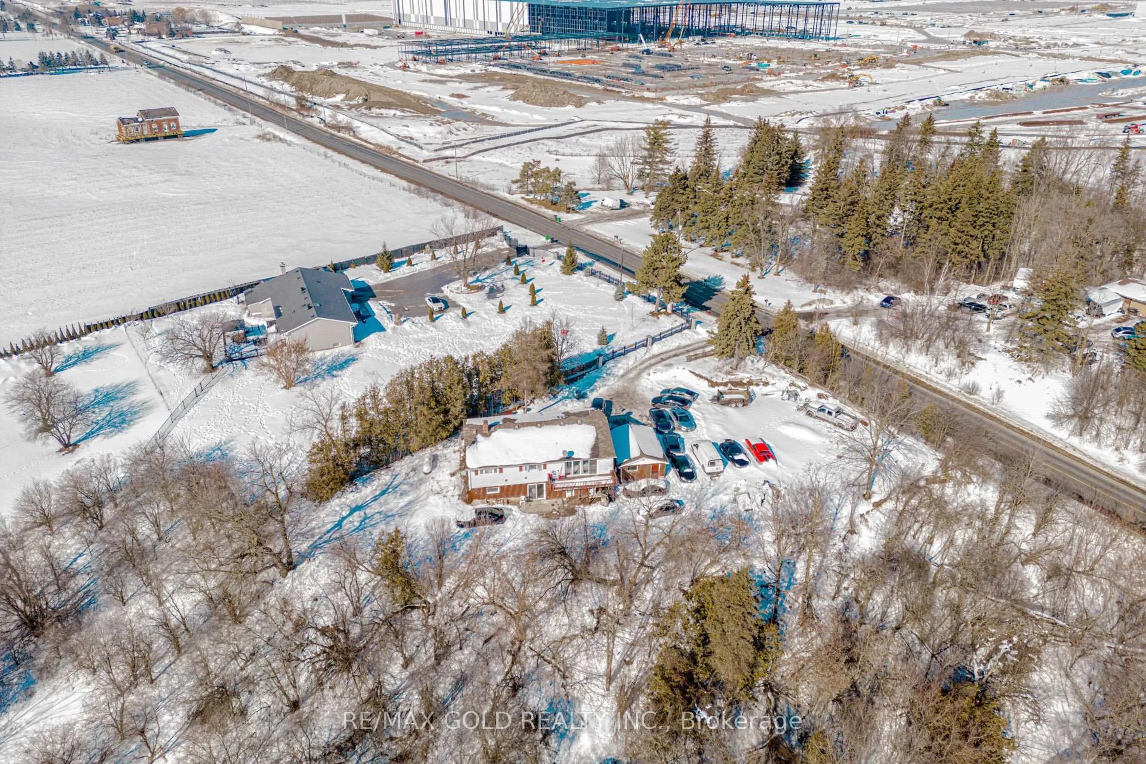 A pic from outside/outdoor area/front of a property/back of a property/a pic from drone, unknown for 12182 Torbram Rd, Caledon Ontario L7C 2S6