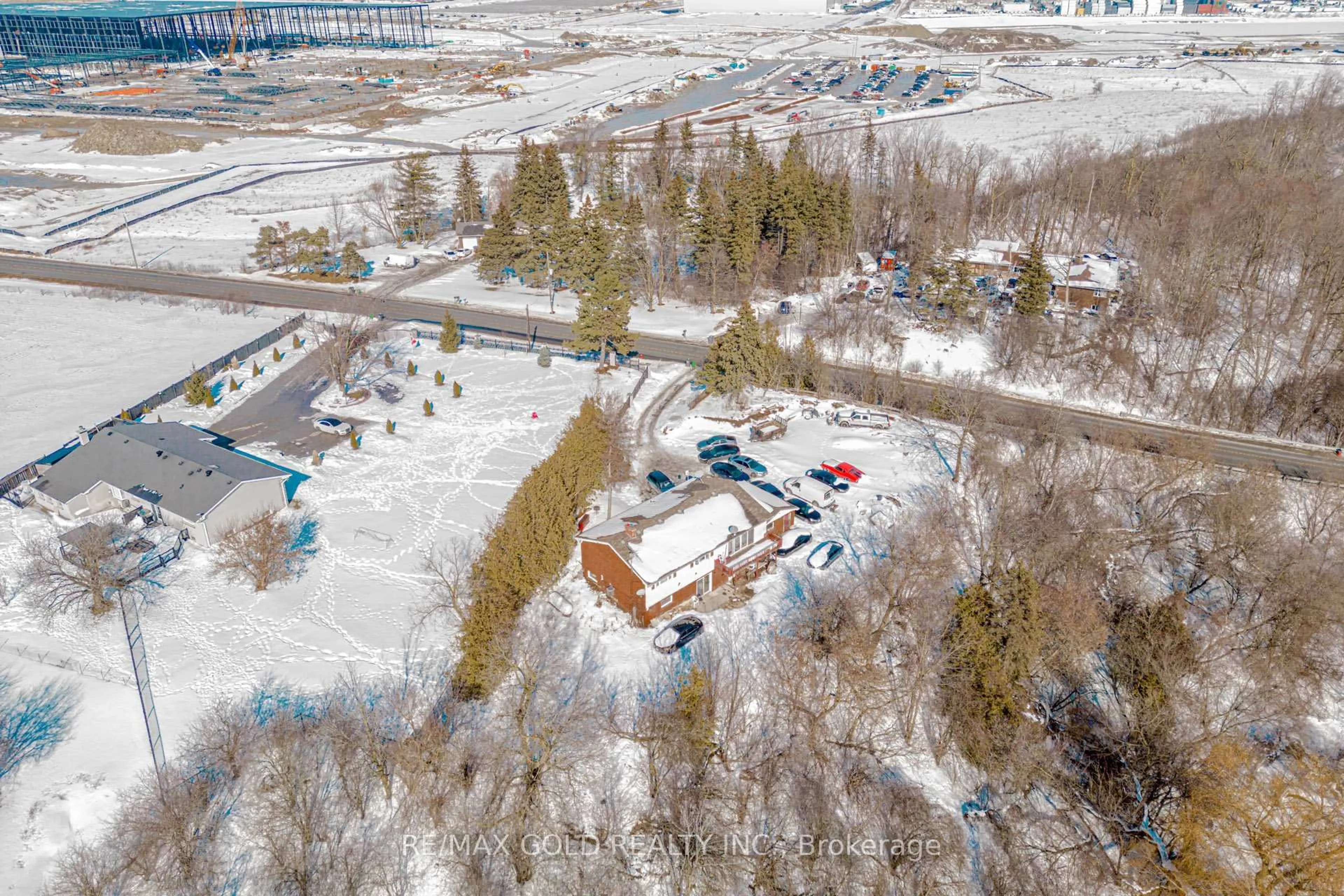 A pic from outside/outdoor area/front of a property/back of a property/a pic from drone, building for 12182 Torbram Rd, Caledon Ontario L7C 2S6