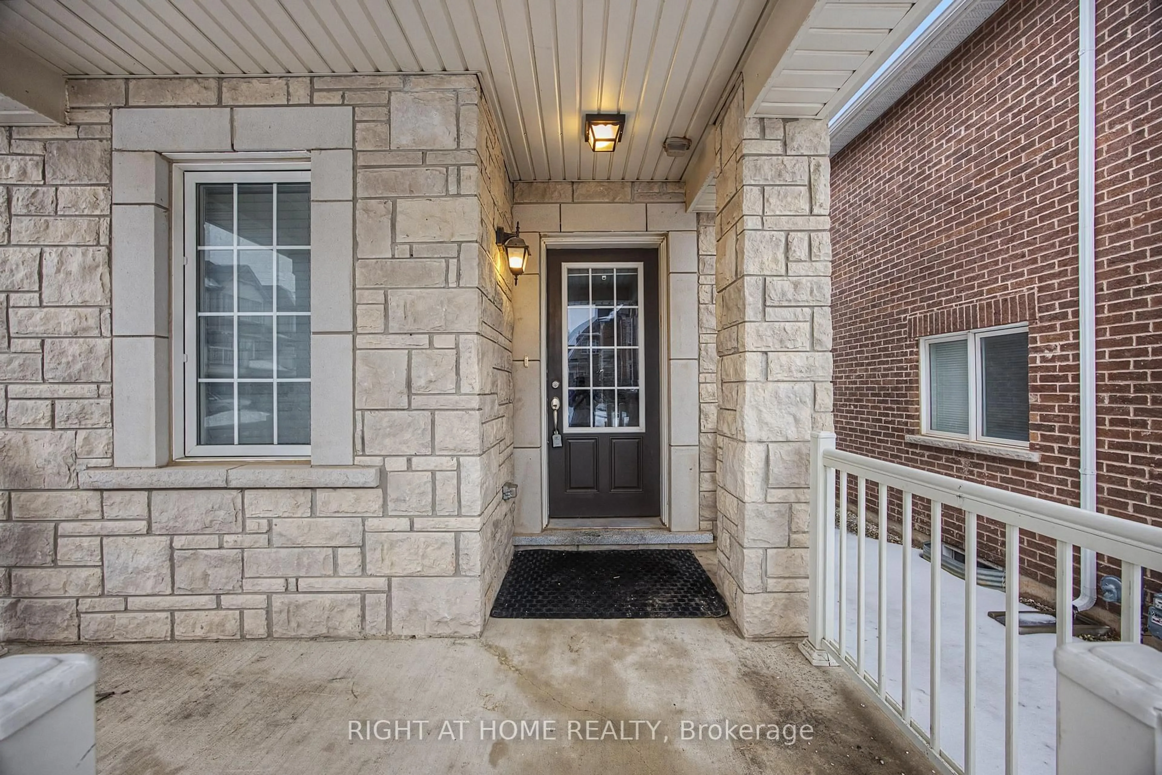 Indoor entryway for 1235 Mulroney Hts, Milton Ontario L9E 1G1