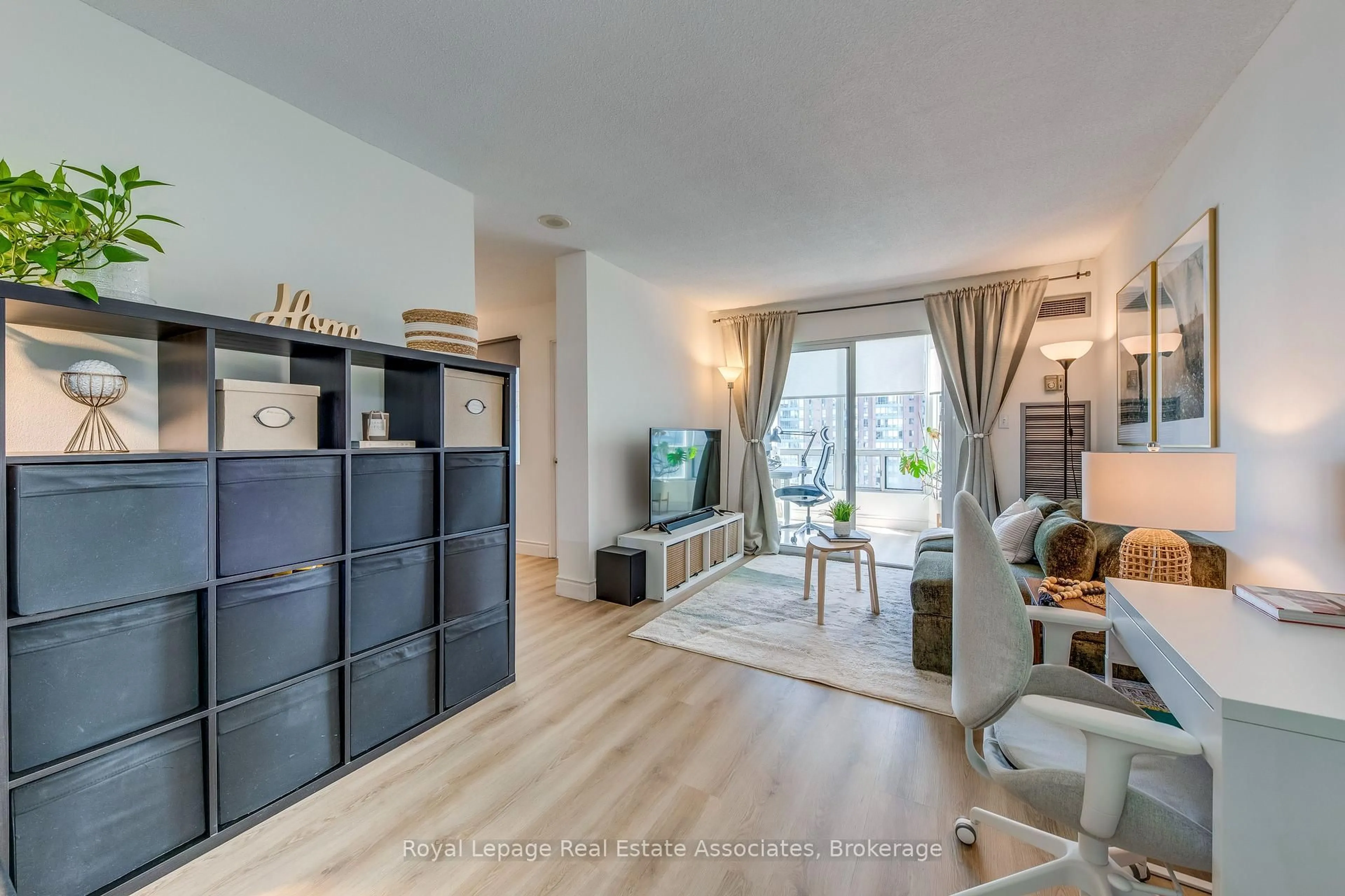 Living room with furniture, wood/laminate floor for 155 Hillcrest Ave #901, Mississauga Ontario L5B 3Z2